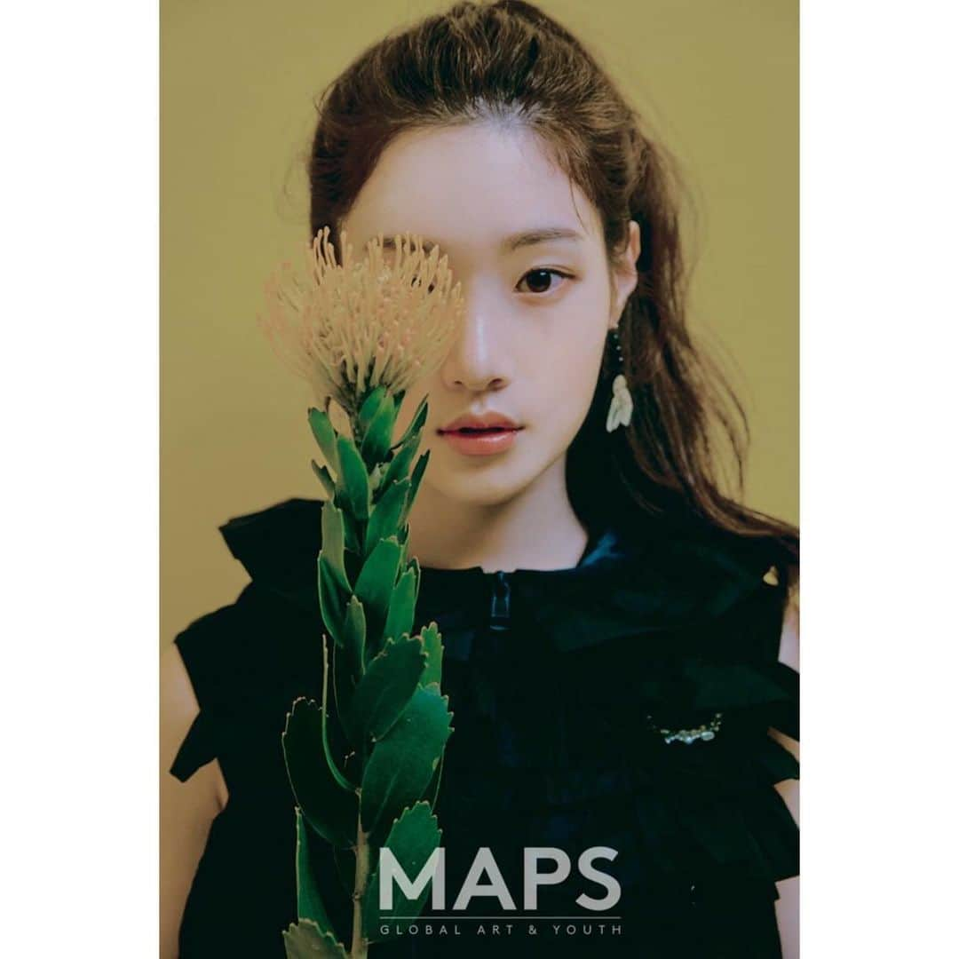 DIAさんのインスタグラム写真 - (DIAInstagram)「⠀ 스트릿패션잡지 MAPS 10월호에서 채연의 화보를 만날 수 있습니다! ⠀ 에이드의 많은 관심 부탁드립니다❤️ ⠀ #다이아 #DIA #채연 #CHAEYEON #MAPS」9月17日 13時13分 - mbk.dia