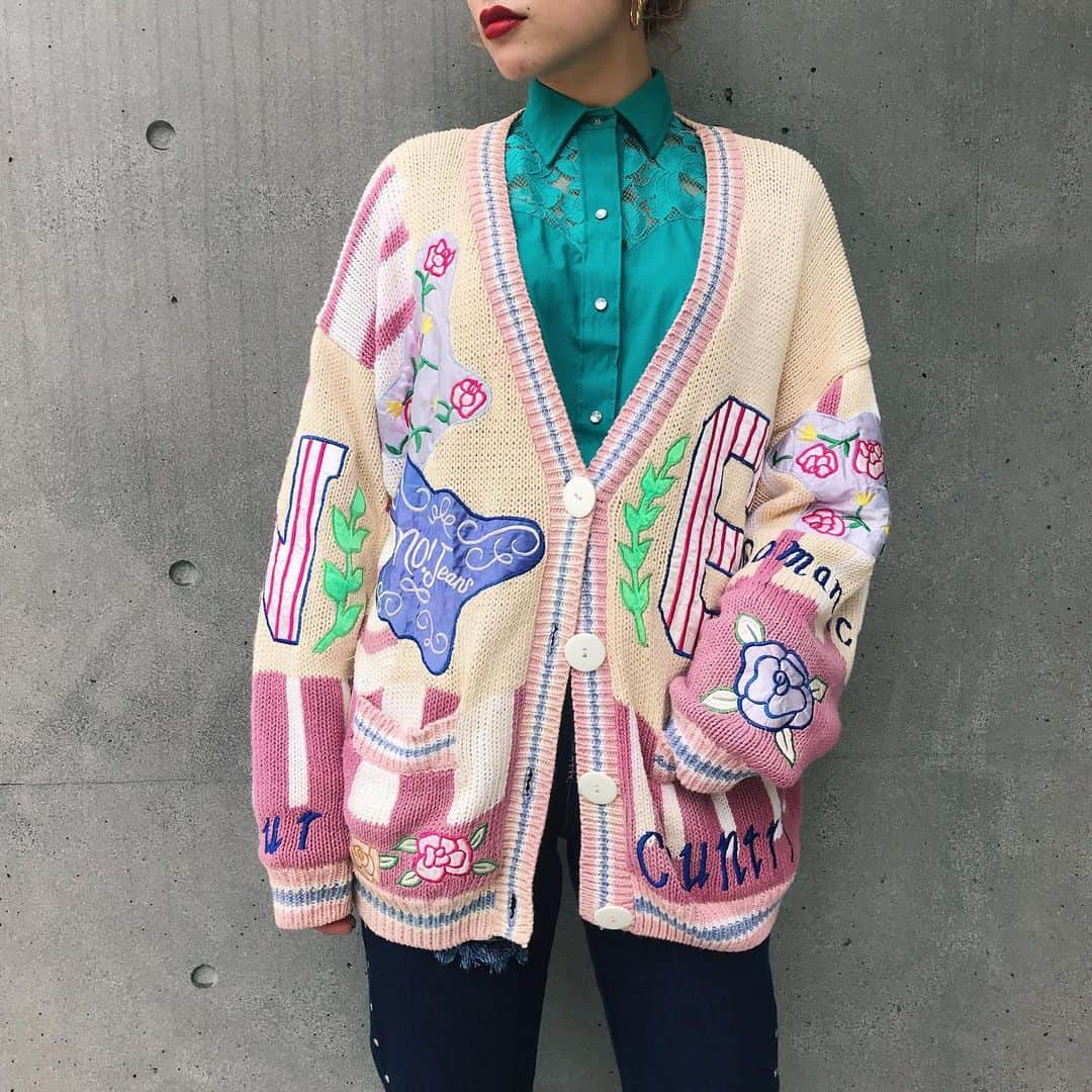 PUNK CAKEさんのインスタグラム写真 - (PUNK CAKEInstagram)「•NO! JEANS sweet embroidery knit cardigan【SOLD】 •lace design emerald green shirt【SOLD】 •side studs fringe flare denim pants【SOLD】 #punkcake #vintageclothing #harajuku」9月17日 13時06分 - punk_cake