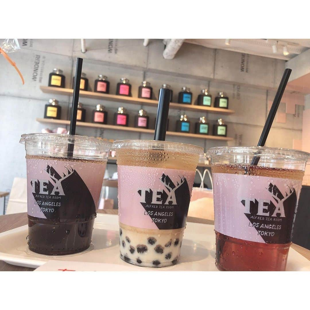 岡本尚子さんのインスタグラム写真 - (岡本尚子Instagram)「2019.08.25﻿ ﻿ 『ALFRED TEA ROOM原宿店×岡本尚子ファンミーティングイベント』﻿ ﻿ お越し下さった皆様誠に有難うございました✨﻿ ﻿ 過去1度行っていいほどみんなと﻿ めっちゃ近い距離でワイワイと﻿ イベントができて楽しかったです☺️﻿ . 素敵なお花も毎回ありがと😭✨✨ . 次のイベントは、25日にクリスマスイベントで﻿ 28日に年末ラストイベントの予定だったり🤫﻿ ﻿ #alfredtearoom #原宿 #原宿店 #イベント #ファンミーティング #なおぽん  #岡本尚子」9月17日 13時28分 - naoko_04_04