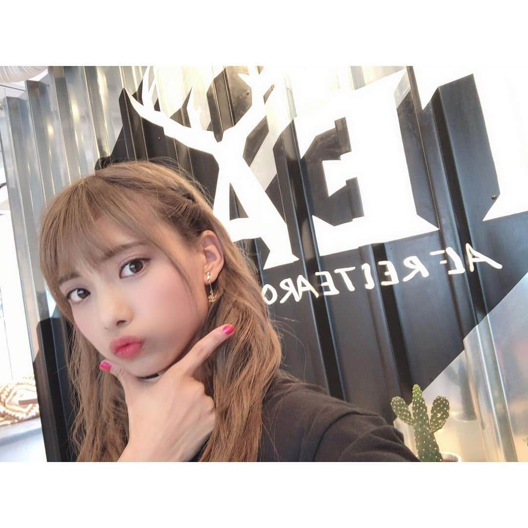 岡本尚子さんのインスタグラム写真 - (岡本尚子Instagram)「2019.08.25﻿ ﻿ 『ALFRED TEA ROOM原宿店×岡本尚子ファンミーティングイベント』﻿ ﻿ お越し下さった皆様誠に有難うございました✨﻿ ﻿ 過去1度行っていいほどみんなと﻿ めっちゃ近い距離でワイワイと﻿ イベントができて楽しかったです☺️﻿ . 素敵なお花も毎回ありがと😭✨✨ . 次のイベントは、25日にクリスマスイベントで﻿ 28日に年末ラストイベントの予定だったり🤫﻿ ﻿ #alfredtearoom #原宿 #原宿店 #イベント #ファンミーティング #なおぽん  #岡本尚子」9月17日 13時28分 - naoko_04_04