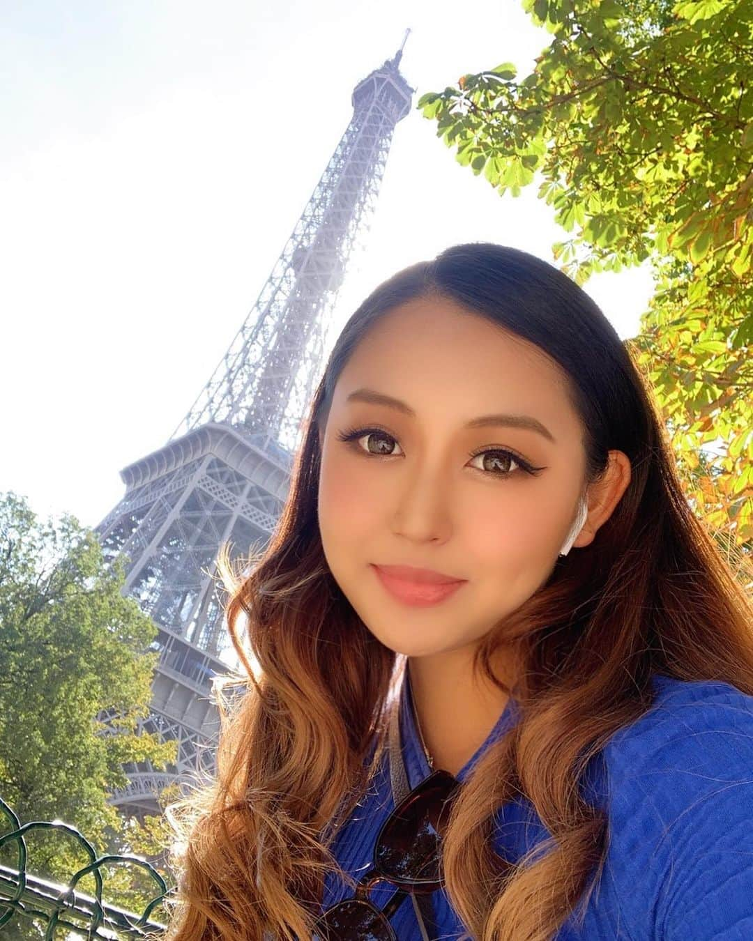 岩上愛美さんのインスタグラム写真 - (岩上愛美Instagram)「【Paris🧁】 先週末はパリでした😃✨ エッフェル塔と凱旋門🗼 エッフェル塔のチケットは持ってたけど人が多すぎて早々に諦めて😂凱旋門に登りました✨ 上から見下ろすパリが最高でした🥺🥂 そしてまだ痛々しかった修繕中のノートルダムへ😭数年後いつかまたパリに行った時に中に入れたらいいなぁ😌💕 #paris #france #europe #trip #torreeiffel #arcdetriomphe #notredameparis #パリ #フランス #ヨーロッパ #ヨーロッパ周遊 #ひとり旅 #女子旅 #エッフェル塔 #凱旋門 #ノートルダム大聖堂」9月17日 13時29分 - amiiwakami