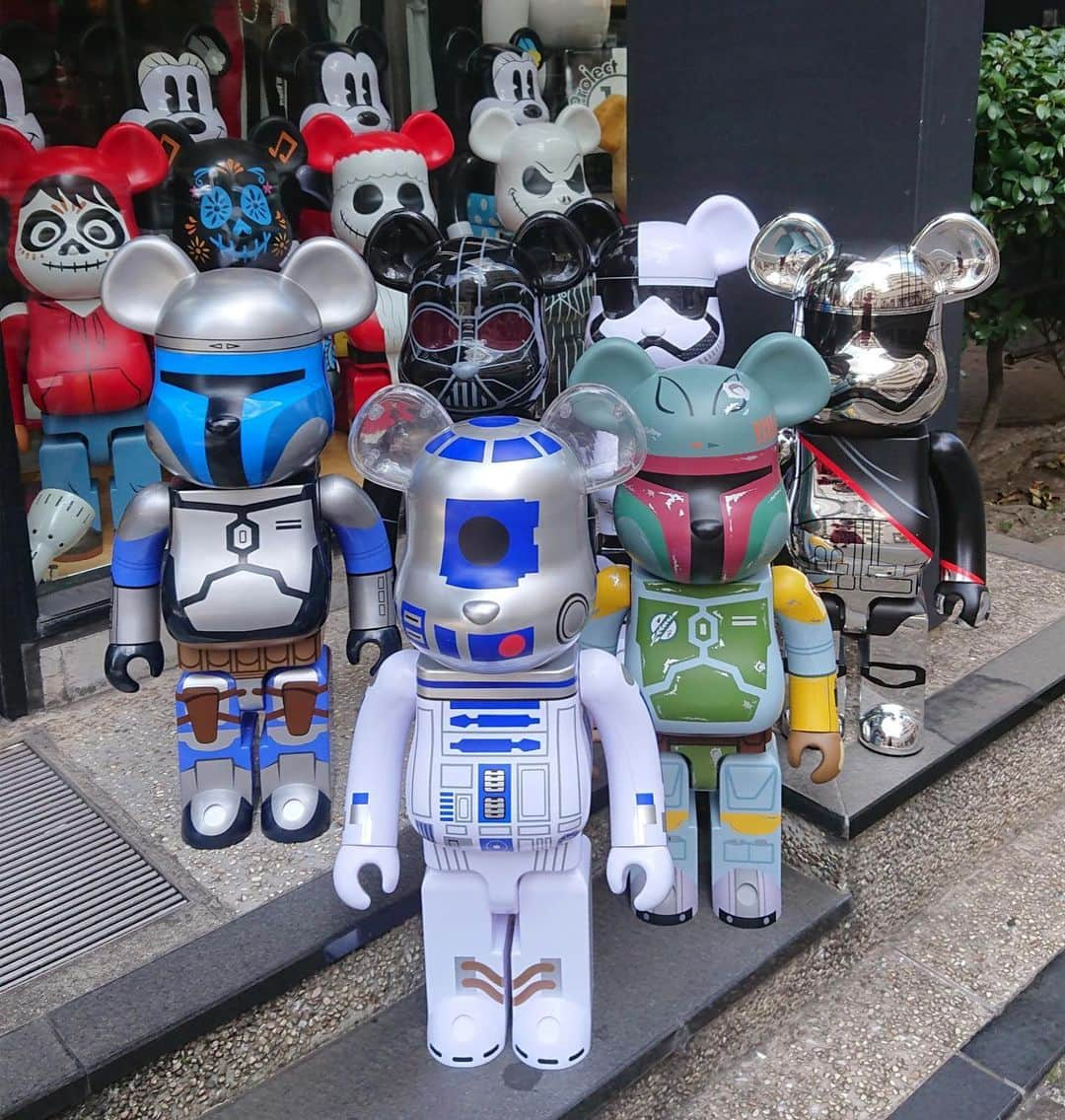 MEDICOM TOYさんのインスタグラム写真 - (MEDICOM TOYInstagram)「🌌💥💫 ©️ & TM Lucasfilm Ltd.  #starwars #darthvader #r2d2 #bobafett #jangofett #captainphasma #lucasfilm #bearbrick #medicomtoy #スターウォーズ #ダースベイダー #ボバフェット#ジャンゴフェット #ベアブリック #メディコムトイ」9月17日 13時33分 - medicom_toy