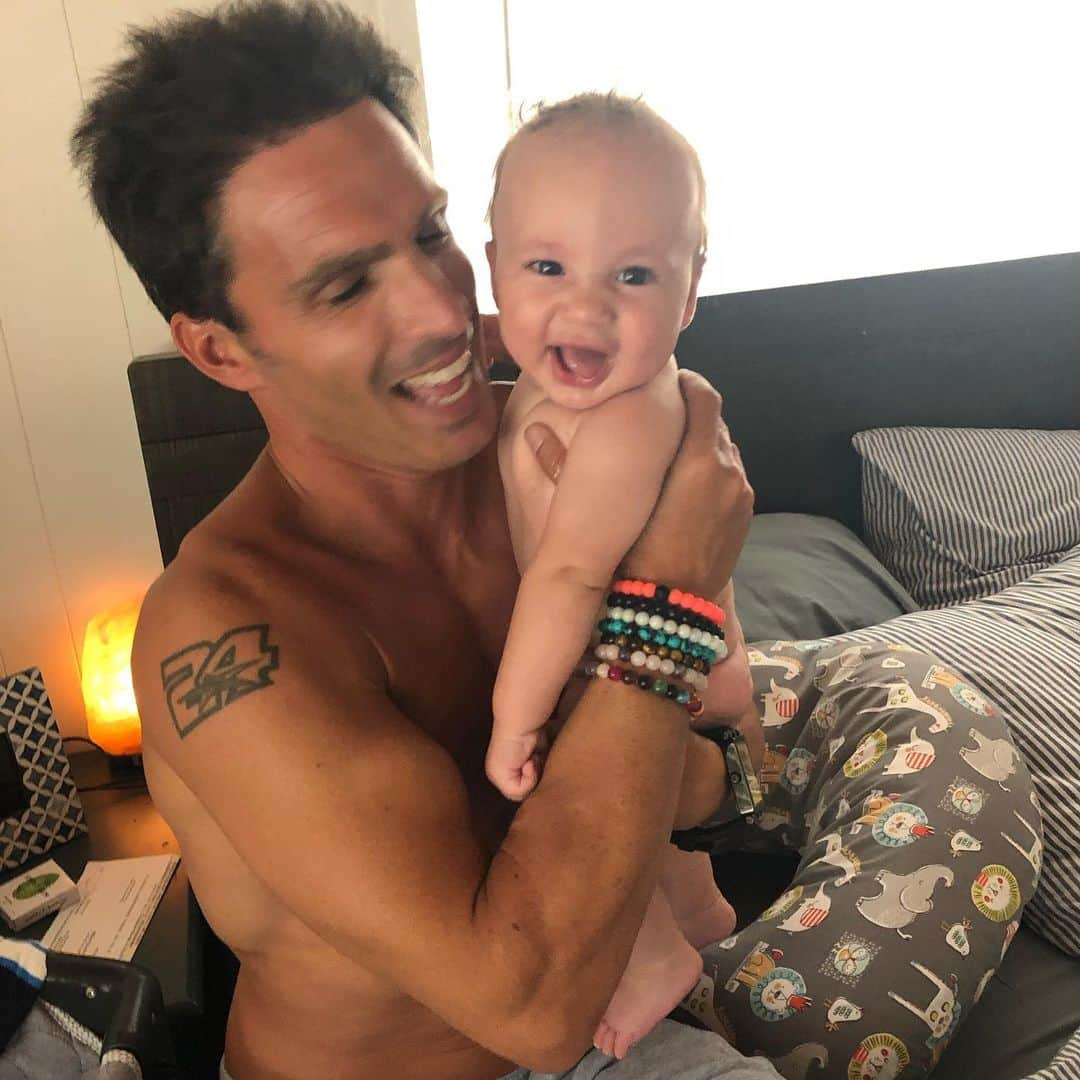 トニ・エリアスさんのインスタグラム写真 - (トニ・エリアスInstagram)「This Little Monkey today is 6 months old... Time flies.... Soo blessed and grateful for every single moment... Definitely is The Happiness of all family!!! The Greatest Feeling Ever!! We Love You Toni Petit🙏♥️」9月17日 13時48分 - tonielias24