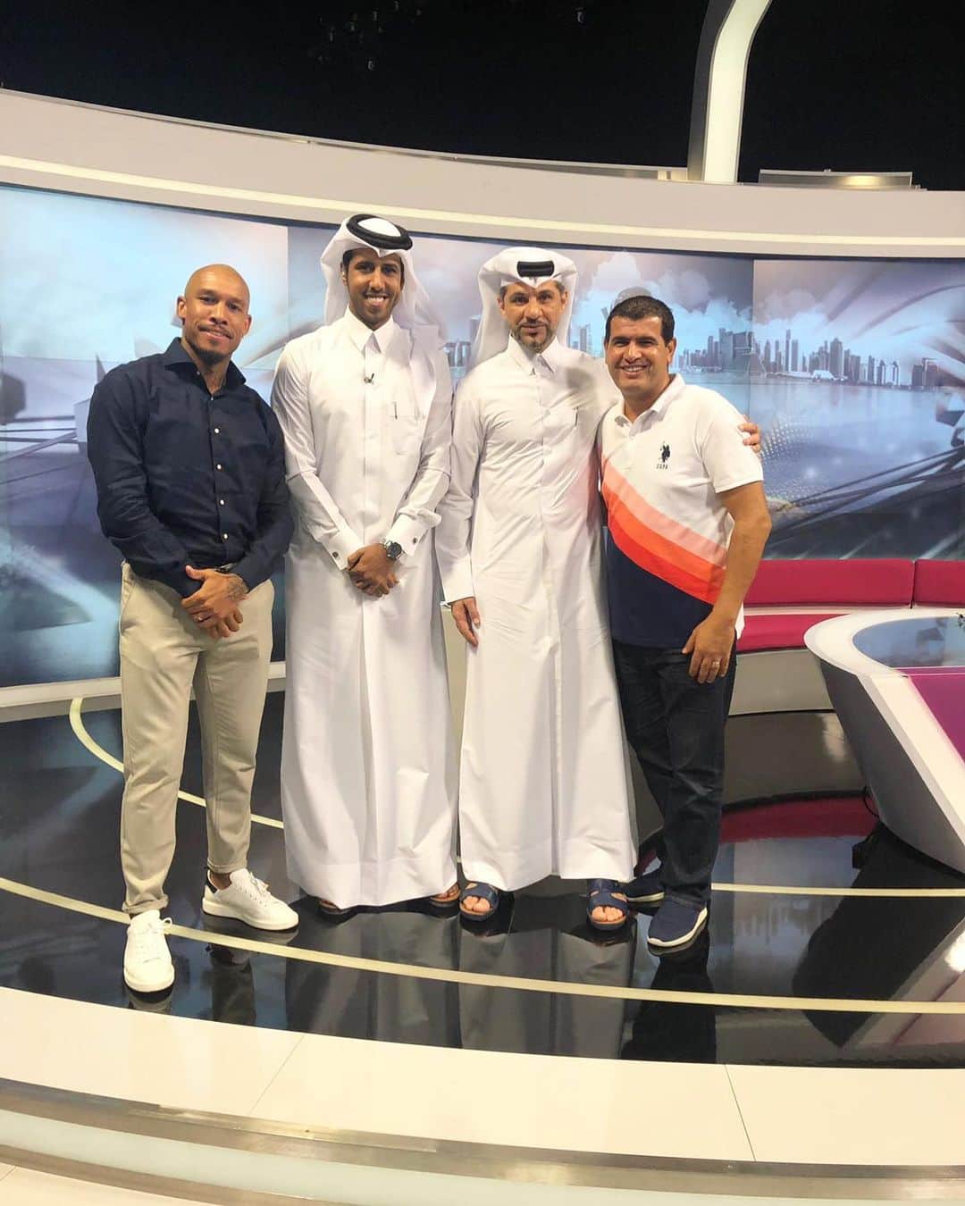 ナイジェル・デ・ヨングのインスタグラム：「FIFA Club World Cup draw 📍- Good vibes at the @alkasssports studios today.  Who’s gonna take the trophy home?! #ClubWorldCup #FIFA #Doha #Roadto2022」
