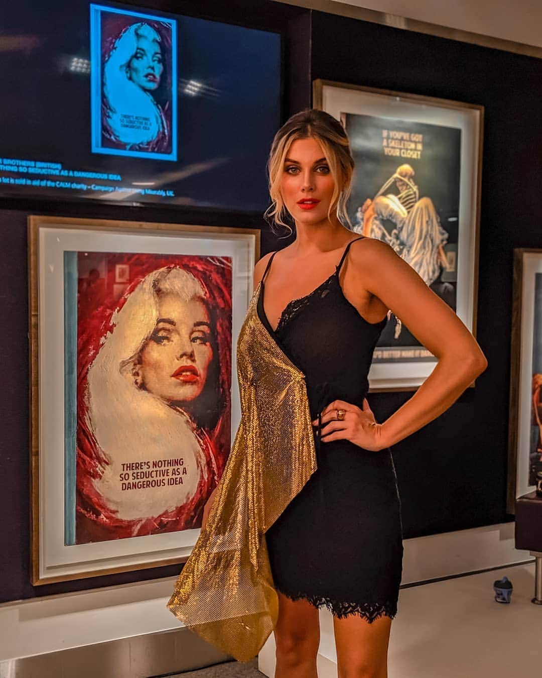 Ashley Jamesさんのインスタグラム写真 - (Ashley JamesInstagram)「In a room full of art, I'd still stare at... @connorbrothersofficial 🎨 Had a wonderful evening tonight supporting @calmzone. The @connorbrothersofficial have released 12 unique artworks and all the proceeds are going towards Calm (campaign against living miserably). One of the reasons I love them so much, aside from how much I connect with the art (I've never connected with art before with the exception of @laurenbakerart) is because of how much they do for others. The auction will take place on the 19th September at @bonhams1793 for those interested. 😁🎨 #art #connorbrothers #calmzone」9月17日 6時07分 - ashleylouisejames