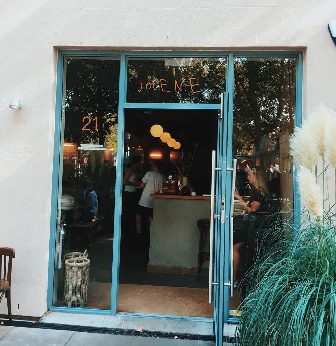 Yu-kiのインスタグラム：「ランチで行った @jolene_hackney 。店内もご飯もとてもすきな感じ💓ランチはベーカリーもあってカジュアル◎パンもおいしいしケーキもおいしかった！次はディナーで行きたいな😇#londonlunch#jolenehackney」