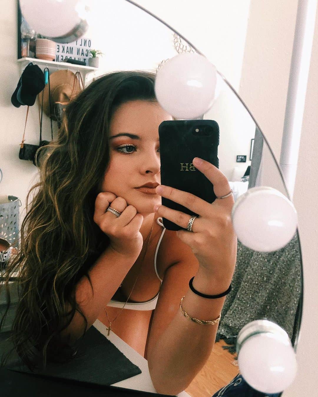 Brooke Marie Hylandのインスタグラム：「Thinking ‘bout u💭 • •  @genesismirrors」