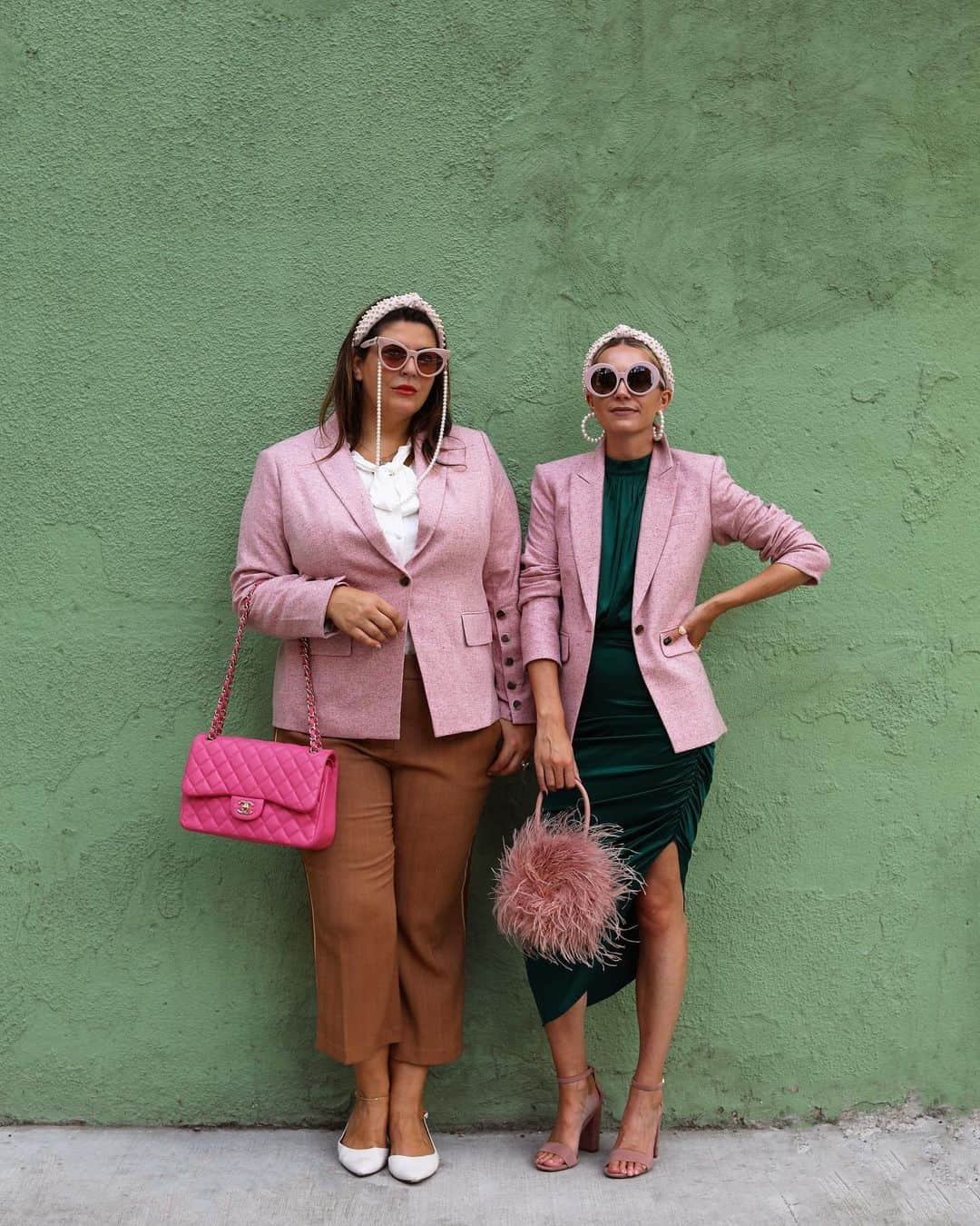 ブレア・イーディーさんのインスタグラム写真 - (ブレア・イーディーInstagram)「<just two gals living out their pink blazer dreams in @veronicabeard 💕 // my dress also #veronicabeard which will be on repeat all season long> #sponsored」9月17日 6時31分 - blaireadiebee