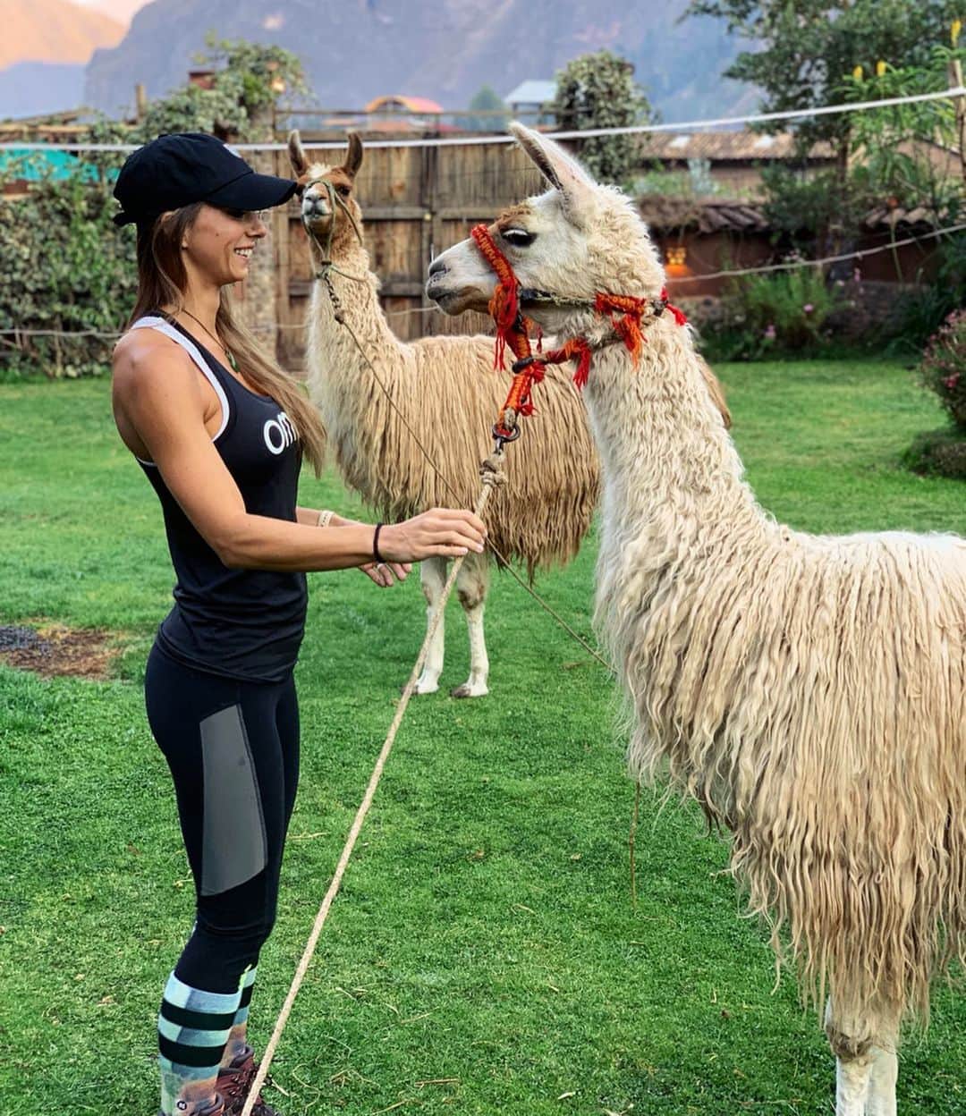 Janna Breslinさんのインスタグラム写真 - (Janna BreslinInstagram)「Who else has been to Peru?! It’s absolutely gorgeous here and the food is bomb 😍 Stoked to be here for another 6 days soaking in every bit of culture and experiences. Altitude training for Spartan 💪🏻 & makin’ friends along the way 🦙」9月17日 6時24分 - jannabreslin