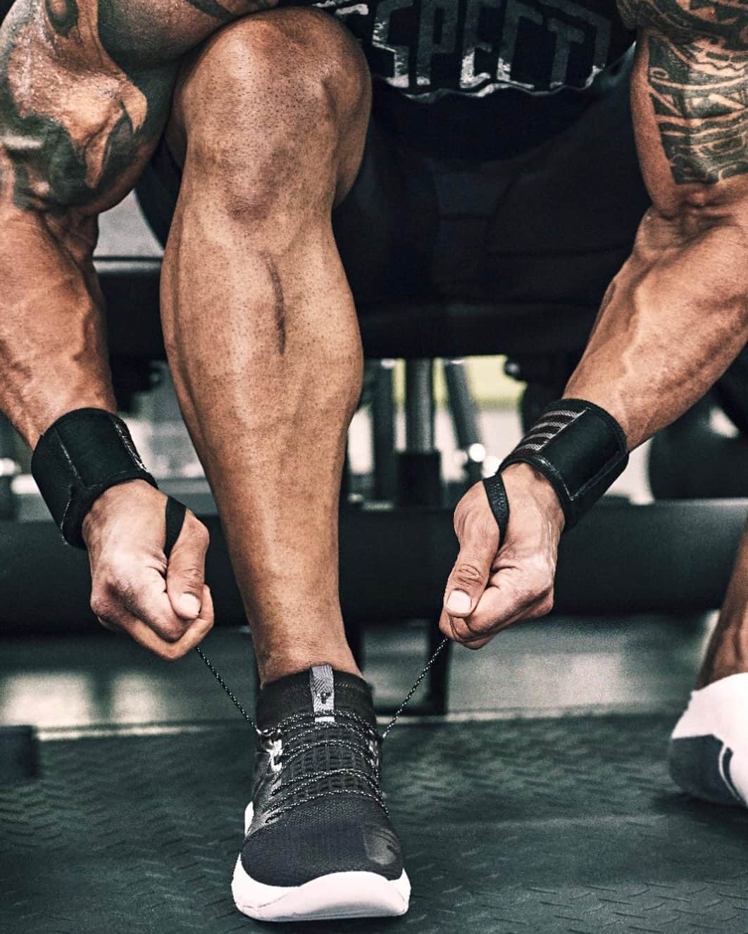 Under Armourさんのインスタグラム写真 - (Under ArmourInstagram)「There are no excuses in @therock’s Iron Paradise. The new #ProjectRock drops 9/19.」9月17日 6時34分 - underarmour