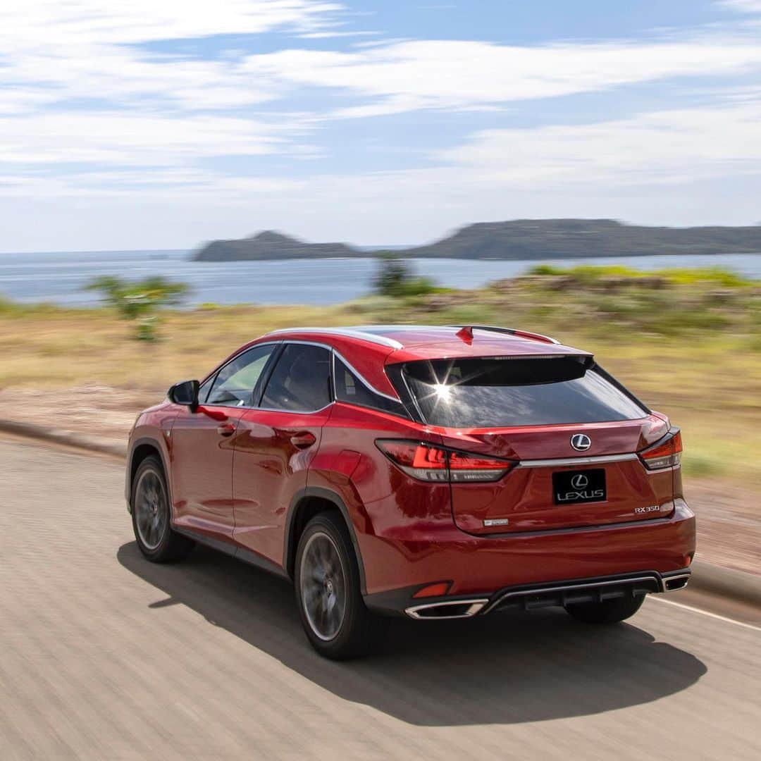 Lexus USAさんのインスタグラム写真 - (Lexus USAInstagram)「Rarely needs to honk. Aggressive, refined, redesigned. The 2020 #LexusRX F SPORT.」9月17日 6時41分 - lexususa