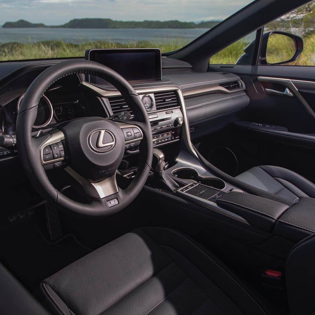 Lexus USAさんのインスタグラム写真 - (Lexus USAInstagram)「Rarely needs to honk. Aggressive, refined, redesigned. The 2020 #LexusRX F SPORT.」9月17日 6時41分 - lexususa