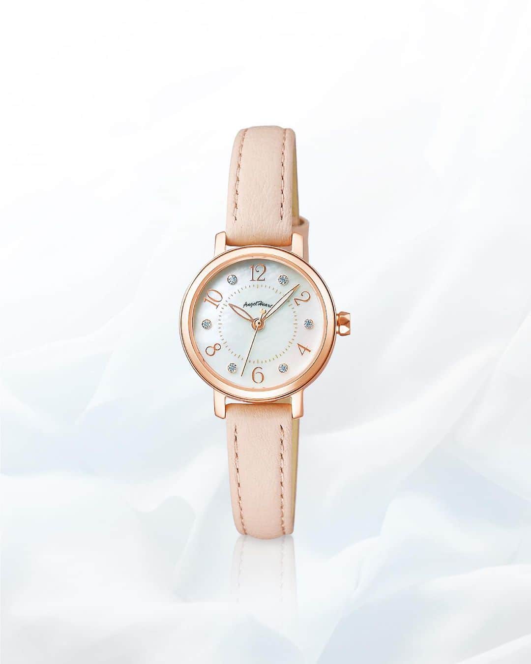 吉岡里帆さんのインスタグラム写真 - (吉岡里帆Instagram)「私がイメージキャラクターを務める腕時計ブランド「エンジェルハート」が15周年を迎え、秋冬の新作が発売になりました♡  今期のテーマは「1秒ごとに、新しいわたし」  私が着用しているのは、ピンクゴールドのブレスタイプ！ 柔らかいレザーベルトもあります☺︎ @angelheartwatch 公式のプロフィールからもチェックしてみてください。  #エンジェルハート」9月17日 7時10分 - riho_yoshioka