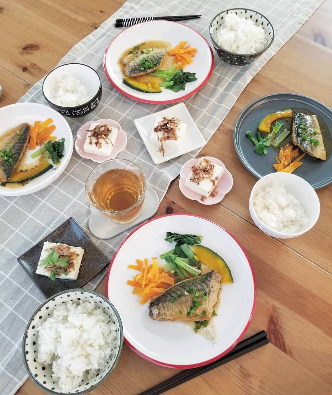 koyukkuma 一条工務店さんのインスタグラム写真 - (koyukkuma 一条工務店Instagram)「• @oisix さまの #kitoisixプレミアムモニター をさせていただいてます🍴 • 小ねぎ香る、さばのみぞれ煮 さっぱり豆腐、ねぎかつお醤油で • 今回のメニューは温めて調味料をかけるだけ、添えてる野菜はチンするだけの簡単調理。 • 栄養バランス◎見た目の彩り◎ 20分で出来る料理キット、便利すぎます👏 • さばが大好きな子どもたち、いつも以上に食いつきよかったです💓 ごちそうさまでした！ • #kitoisix #oisix #ミールキット #PR #晩ご飯 #ご飯 #おうちごはん #料理 #食事 #献立」9月17日 7時22分 - kumasan_ismart