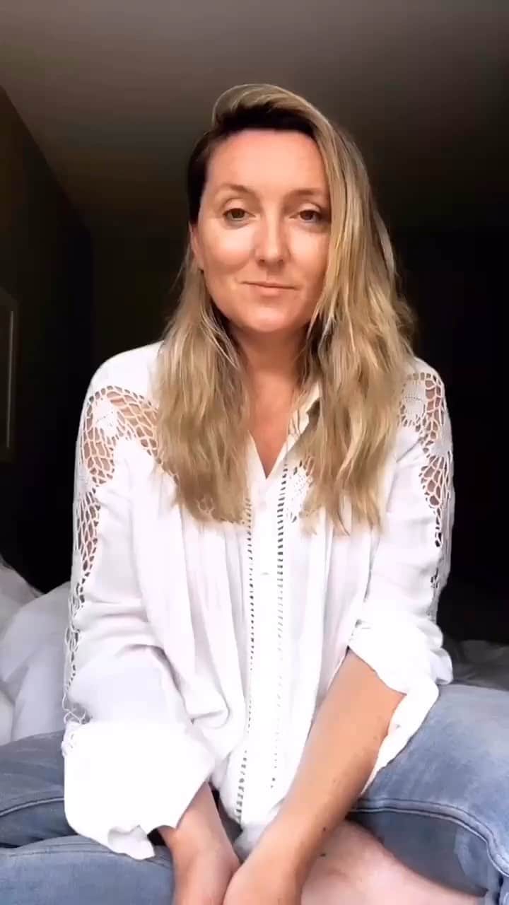 JO BAKERのインスタグラム：「Summertime was my time to reflect and enjoy. The slower pace and warmer weather encourage us to take it easy and indulge in the outdoors and some of nature’s delights!  This is the perfect moment for mind, body, soul reboot! It’s a great reminder to focus on taking better care of ourselves-The Weleda Let Your Beauty Bloom 28-day challenge, to use the products am and pm and to share my results and experience. Per Weleda’s Skincare Profiler Quiz - my skin in hypersensitive (the quiz was spot on!!) My skin is easily agitated by travel, lack of rest and stress so the only way to really bring out the best in my skin is taking conscious care of myself. This 28 Day Challenge is so welcomed and I’m excited that Weleda is a brand that encourages a head to toe, inside out self-nurturing. In my stories I will show my audience why Weleda is one of my favorite skincare go to's. I will share how to use each product from my 'Skin Profiler Quiz' and talk about the smell, touch, feel and look of the products on my skin. My own skin often suffers, often at the bottom of the priority list- this is a healthy reminder and an important time to express why self-love and self-nurture is pretty important to keeping ourselves looking and feeling our best so we can go to work each day and be at our best! Visit the link in my stories to take the challenge with me and we achieve #WeledaSkin together!#WeledaPartner」