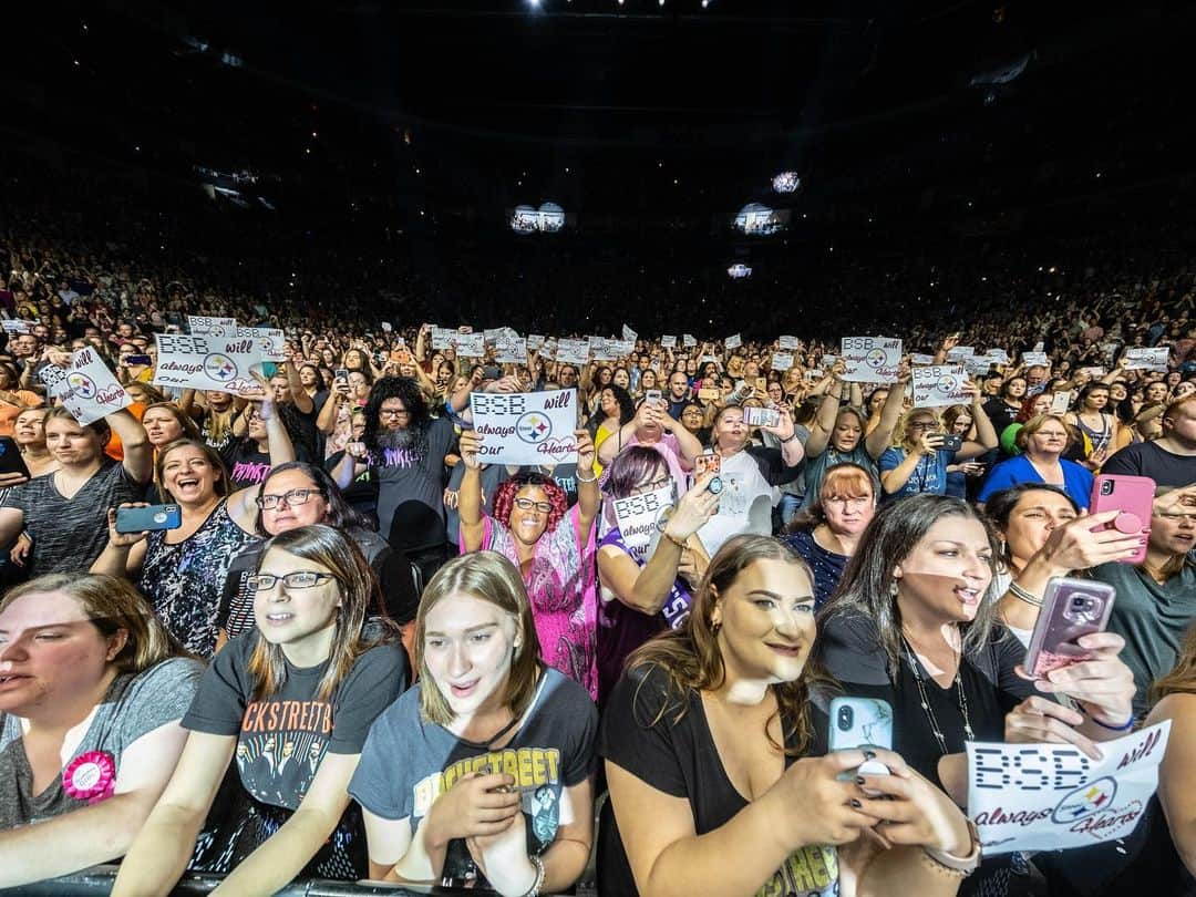 backstreetboysさんのインスタグラム写真 - (backstreetboysInstagram)「Much love Pittsburgh 🖤 #BSBPIT #DNAWorldTour」9月17日 7時43分 - backstreetboys