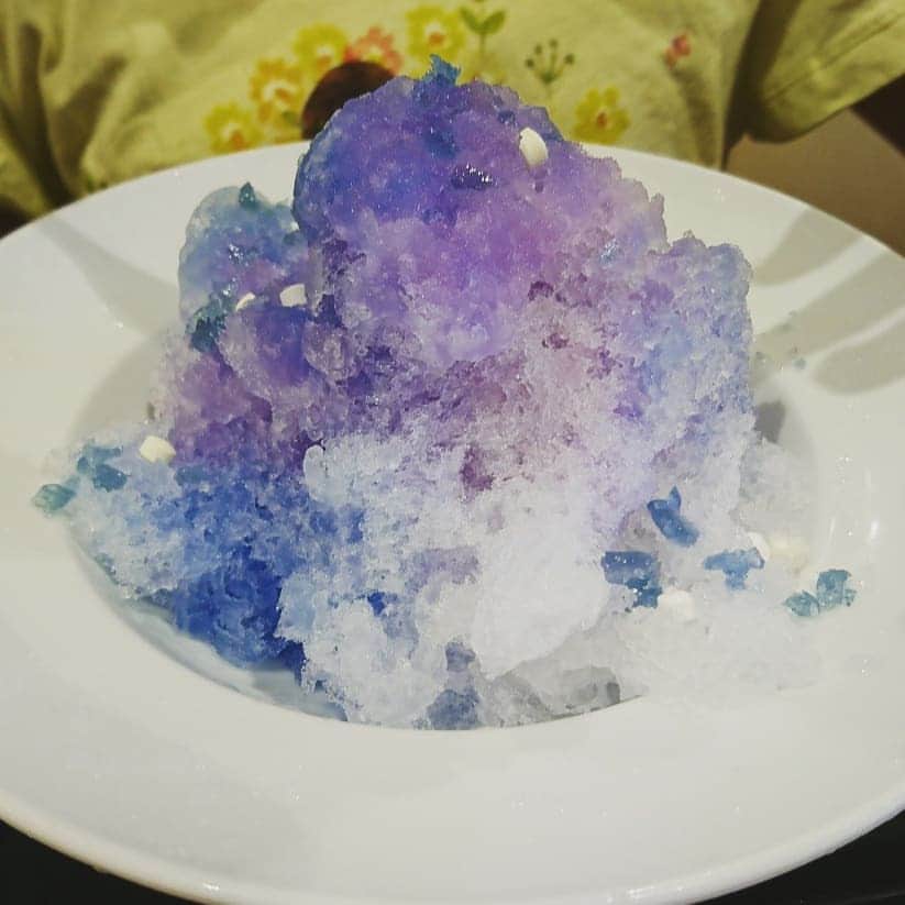 安田さちさんのインスタグラム写真 - (安田さちInstagram)「ココスでかき氷を食べました🍧  これ、何味？って聞かれても「何とも言えない味」としか答えられない味！(笑)  #ココス#cocos #かき氷#色が変わるかき氷 #美味しいです ただ、#何とも言えない味 🙊」9月17日 8時12分 - sachi.yasuda31