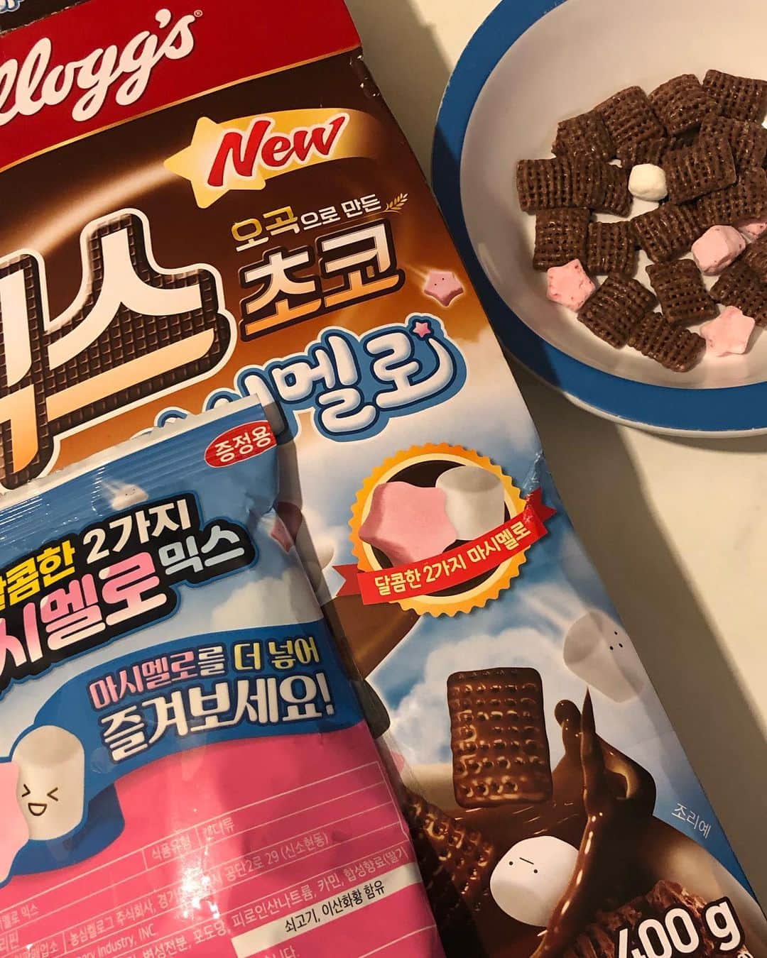 のインスタグラム：「息子殿お気に入りのシリアル( ^ω^ )  日本のはマシュマロ入ってないんだけど、韓国のはマシュマロ入り！ マシュマロっていっても、フリーズドライのマシュマロでカリカリしていてシリアルに合うのよ(≧∀≦) また買わねば〜！ #シリアル#お気に入り#ケロッグ#朝ごはん#韓国」