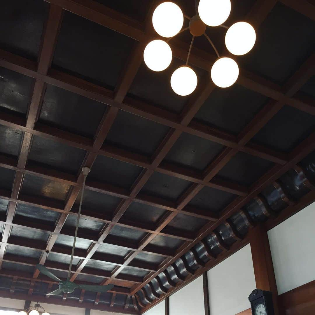 柴崎春通さんのインスタグラム写真 - (柴崎春通Instagram)「Grandpa's diary  Edo-Tokyo Open-Air Architectural Museum. With my granddaughters. Public bathhouse “Kodakara-yu”  #江戸東京たてもの園 #museum #architecture #tokyo #japan #art #子宝湯 #youtube #youtuber #watercolor #watercolorpainting #shiba_watercolor」9月17日 8時29分 - shiba_watercolor