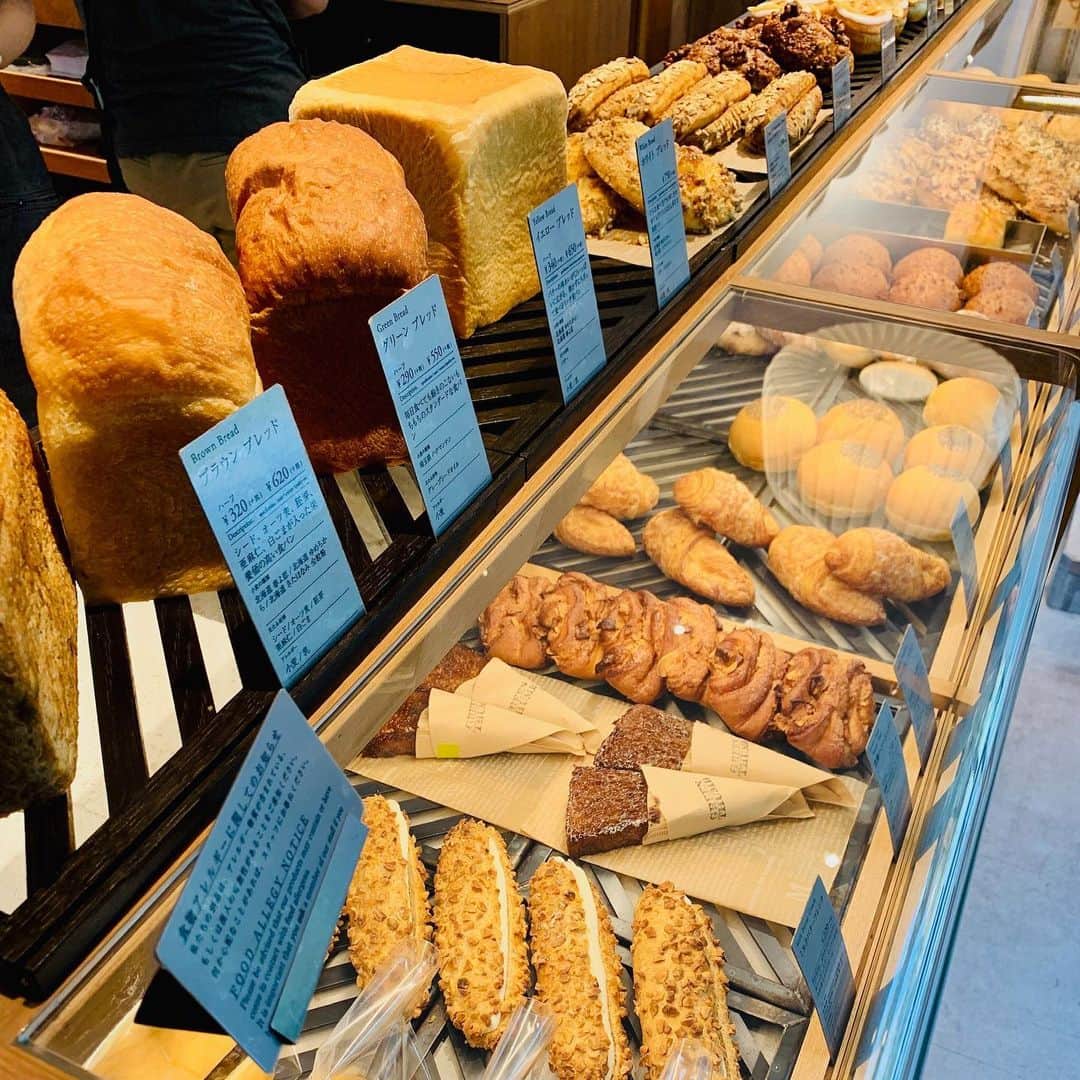 水木一郎さんのインスタグラム写真 - (水木一郎Instagram)「パン屋さん発見🍞たまには違う道を歩くのも良いね。 また買いに行こう。 #街の小さなパン屋さん  #もちもちパン大好き  #水木一郎」9月17日 8時40分 - ichiromizuki