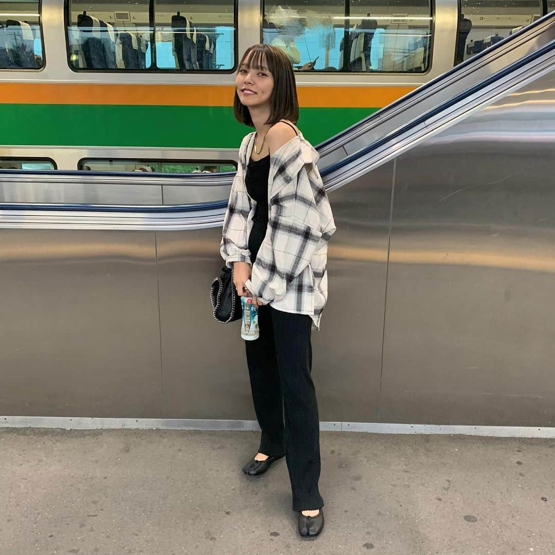 小田川エリカさんのインスタグラム写真 - (小田川エリカInstagram)「・ 私服👶🏻 (@grl_official)の大きめのシャツ可愛い❤︎ タグ付け見てね🏷 #me#code#私服#エリカの私服#秋服 #grl#グレイル#プチプラ」9月17日 8時59分 - 0904.erika