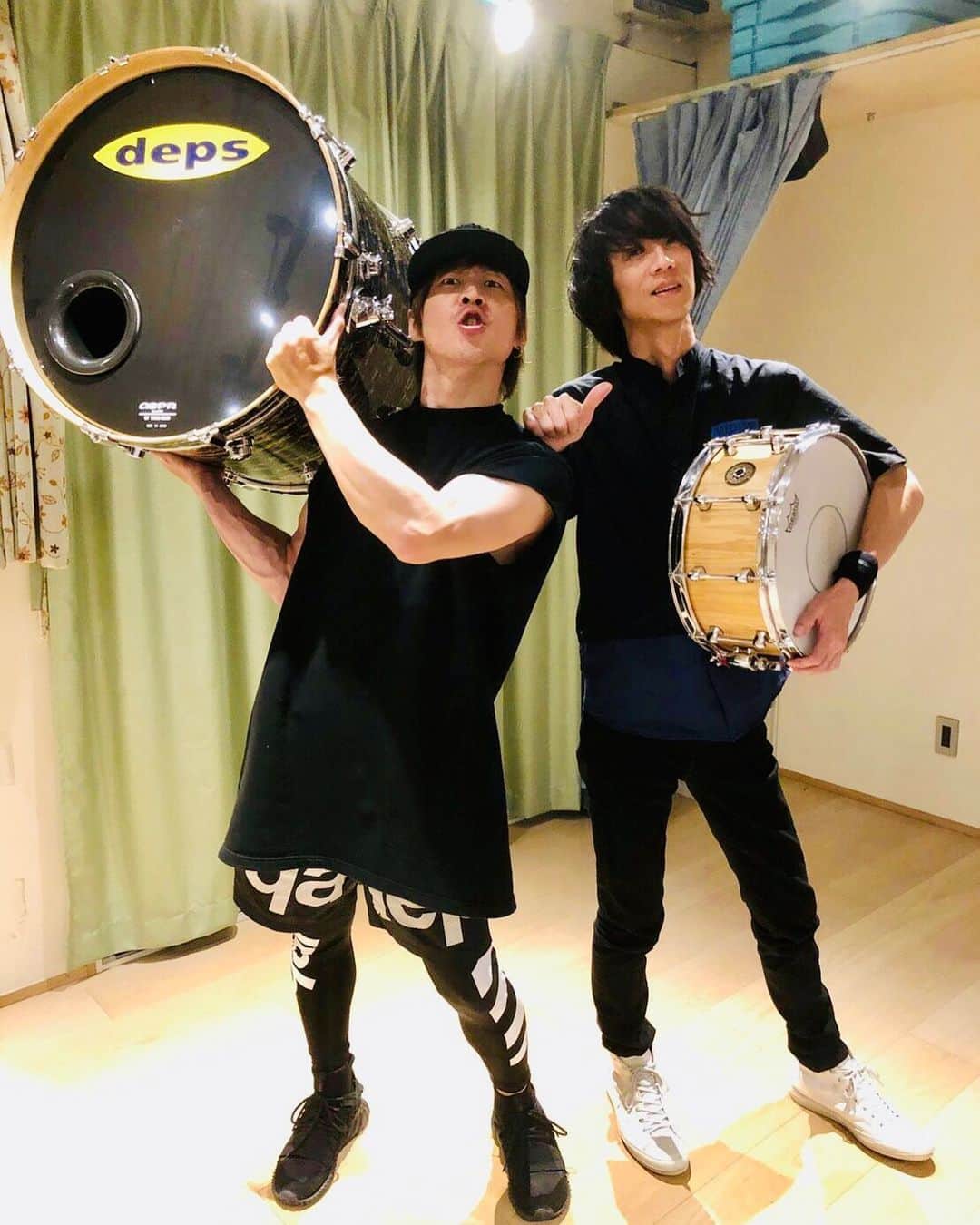 大喜多崇規さんのインスタグラム写真 - (大喜多崇規Instagram)「町田YOKOTA BASE STUDIOにてカップリングドラムクリニックでした。対照的な2人ですが核に同じものを持っていると感じました。HIDEHIROの @hidehiro_drummer  豪快かつ繊細なドラミングにもリスペクトです。ありがとう  #hidehiro #大喜多崇規」9月17日 9時01分 - oniy02