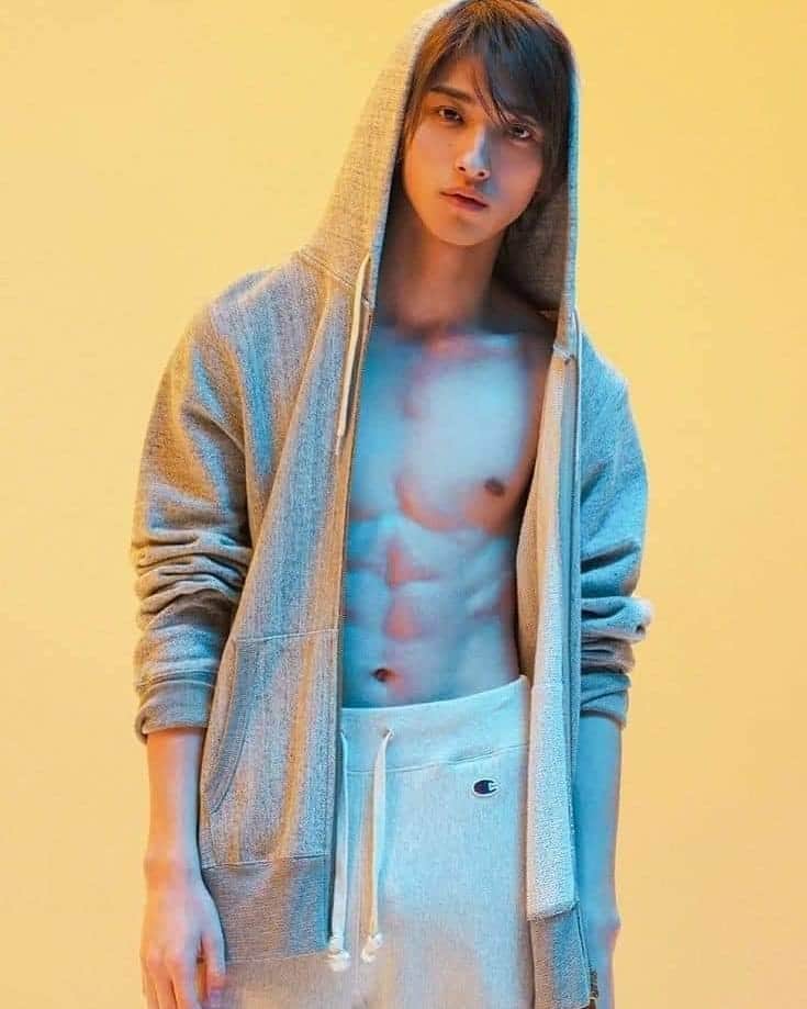 のインスタグラム：「Ryusei Yokohama @ryuseiyokohama_official - anan 2019 🧡 . . . . . #横浜流星 #YOKOHAMARYUSEI #ryuseiyokohama #japanese #japanesemodel #jpn  #japaneseboy #asianboy  #맞팔 #셀스타그램 #셀카 #얼스타그램 #데일리 #선팔 #인스타그램  #l4l #f4f  #like4like  #おしゃれ #オシャレ #いいね返し #フォロー #韓国人 #韓国 #セルカ #自撮り #ファッ」