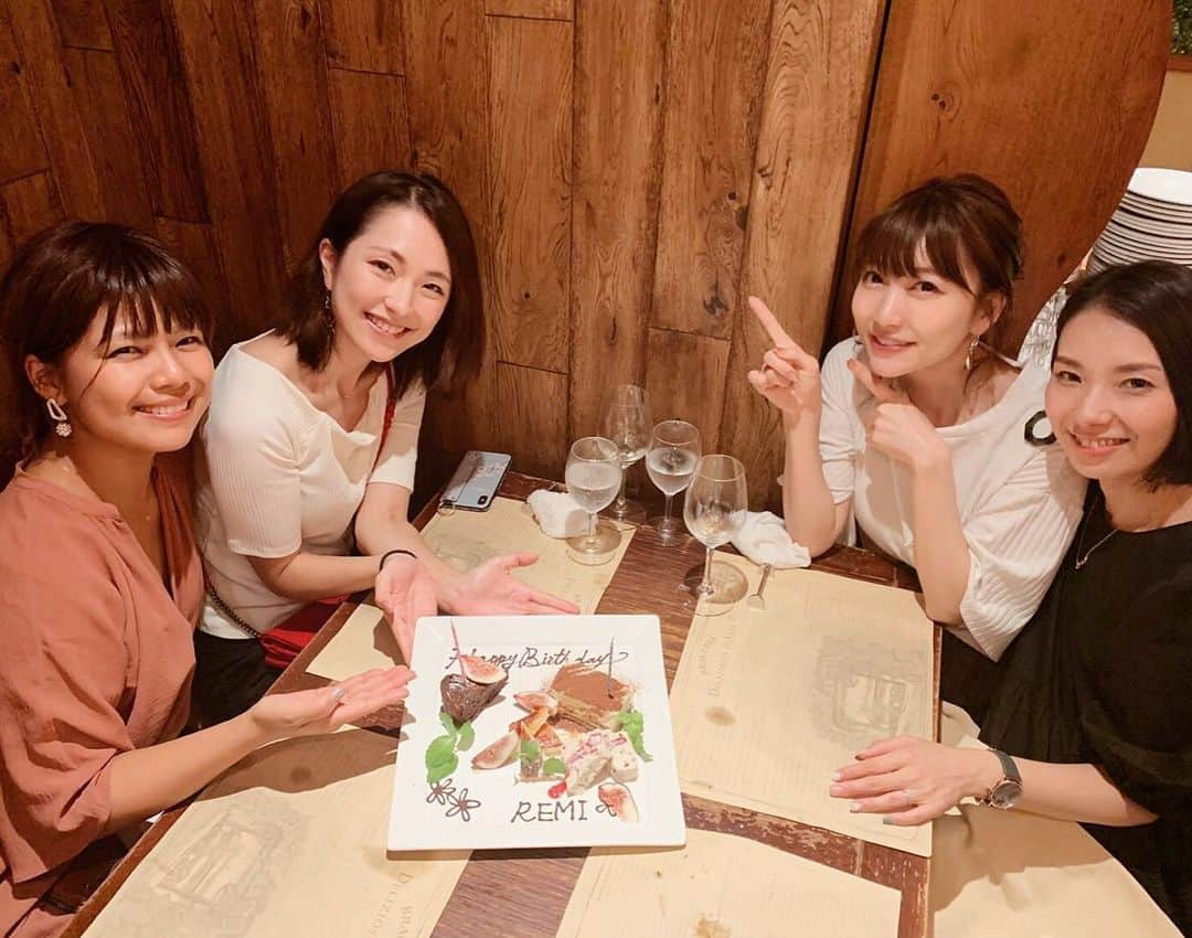 クロさんのインスタグラム写真 - (クロInstagram)「あいのりガールズでRemiのお誕生日お祝い🥂🎂✨ 楽しい仲間との時間はあっという間🤣☝🏽 大好きなお店で18:30から閉店まで、喋り倒した〜！！！！ Remiお誕生日おめでとう🥺✊🏽. . #あいのり #あいのりガールズ #happybirthday #恵比寿イタリアン #お誕生日会」9月17日 9時07分 - kuro_risa