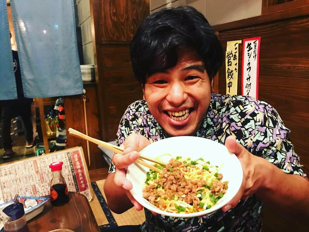 キャンヒロユキさんのインスタグラム写真 - (キャンヒロユキInstagram)「おはようございます。  昨日は初恋クロマニヨンけんごのバイアスロン優勝おめでとう会。からの家飲み。 私は早々に寝ました！  さあ本日は久しぶりに星槎沖縄校で数学講義。からの那覇校で数学講義。からのひーぷーホップ打ち合わせ。からの台本書きです。  みなさんけんごに会ったらおめでとう言ってあげてね。 てことで本日もみなさんよろしくお願いします。」9月17日 9時24分 - kiyancan