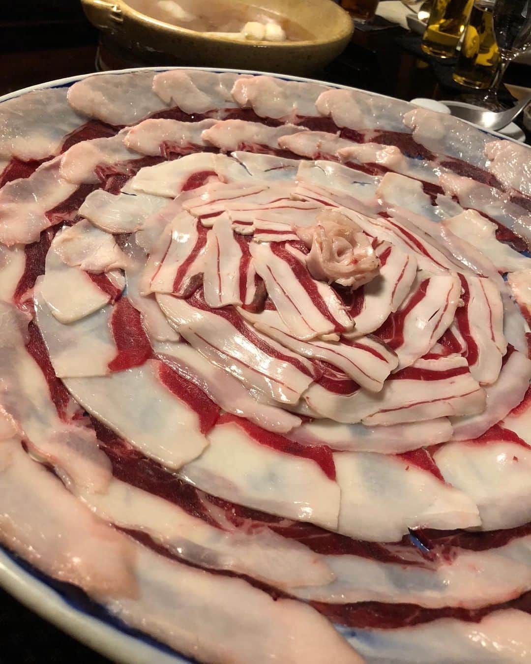 のインスタグラム：「熊肉🧸  マジ美味い🍽 【今後の日程について】 ■第1戦　9月22日（日）13:00　佐久 ■第2戦　9月23日（月・祝）18:30　オリスタ ■予備日　9月24日（火）18:30　オリスタ 予備日　9月25日（水）18:00　長野県営 予備日　9月26日（木）18:30　オリスタ　・上記は変更となる可能性がございます。 ■第3戦　9月28日（土）　13:00　小山 ■第4戦　9月29日（日）　13:00　小山 ■第5戦　9月30日（月）　18:00　小山 ■予備日　10月1日（火）　18:00　小山 ■予備日　10月2日（水）　18:00　小山・上記は変更となる可能性がございます。 ・リーグチャンピオンが決定した時点でそれ以降の試合は行いません。 【ルートインBCリーグチャンピオンシップのルールについて】 ■全5戦とし、3戦先勝したチームの優勝とする。 ■第5戦を終えて決着がついていない場合、予備日に追加試合を行う。 ■対戦成績がタイのまま追加試合を行う日程が無くなった場合、または雨天等により1試合も開催できなかった場合は次の順に優位な球団を優勝とする。 ①当該カードの通期の対戦成績 ②通期の勝率 ③年間の総得失点差 ■延長は最大15回までとし、3時間40分を超えて新しいイニングに入らない。 ■DH制及び投手の予告先発は通常シーズン通り行う。 【地区チャンピオンシップ入場料（当日）】 ・大人（高校生以上）：2,000円 ・子供（小・中学生）：500円  #栃木ゴールデンブレーブス #西岡剛」