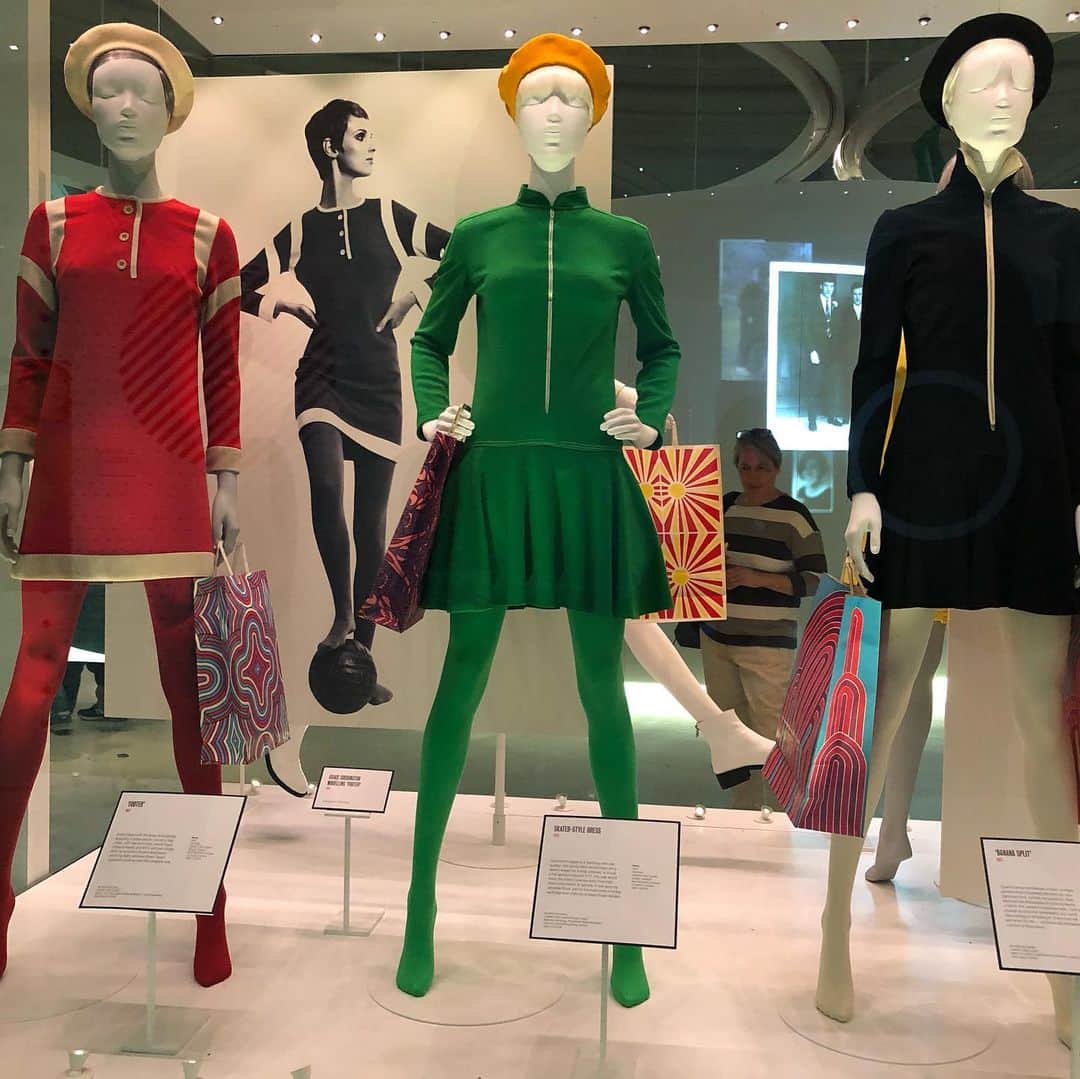 松浦美穂さんのインスタグラム写真 - (松浦美穂Instagram)「V&A Marry Qant 1960年代のファッションカルチャーの仕掛け人。 Twiggy…そもそもマリー.クアントとヴィダル.サスーンの手によって作り上げられたモデル。あの時代の象徴。  #マリー.クアント #ツィッギー #ヴィダル.サスーン #1960年代 #popculture #swinginglondon #わたしの原点 #twiggytokyo」9月17日 9時32分 - twiggy_mihomatsuura
