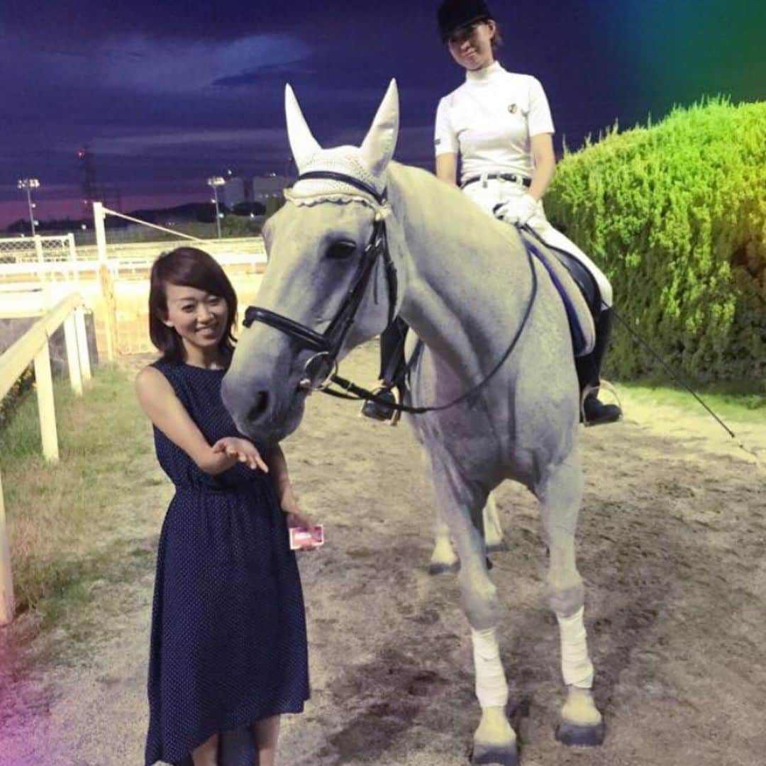 岡部玲子さんのインスタグラム写真 - (岡部玲子Instagram)「お気に入りの写真が出てきた！ 息子を産んで、数年経った頃だったかなぁ？園田競馬場におじゃました時に撮って頂いた写真📸 嬉しすぎて笑いすぎ🤣←写真2枚目✨ あーまた癒されたい😍  #岡部玲子 #子育て #主婦 #アラフォーママ #タレント #レポーター #40代 #キャスター #競馬キャスター #アナウンサー #女子アナ #フリーアナウンサー #元アイドル #芸歴40年 #色々やってます #馬 #馬好き #癒し #園田 #園田競馬場 #mama #talent #reporter #instagood #f4f #japanese #horse #horseracing #tvshow #talkshow」9月17日 9時48分 - reiko_okabe