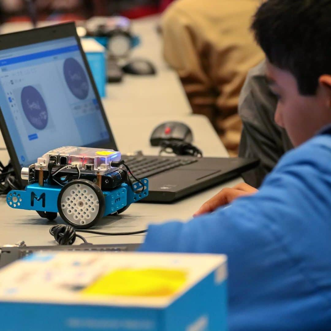 Oracle Corp. （オラクル）さんのインスタグラム写真 - (Oracle Corp. （オラクル）Instagram)「The mBot educational robot was a hit for budding computer scientists and hobbyists at Oracle Code for Kids. #codeforkids #oracle」9月17日 9時49分 - oracle