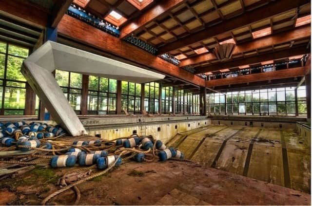 Abandoned Placesさんのインスタグラム写真 - (Abandoned PlacesInstagram)「The abandoned Grossinger's Catskill Resort And Hotel in New York before demolition.」9月17日 10時00分 - itsabandoned