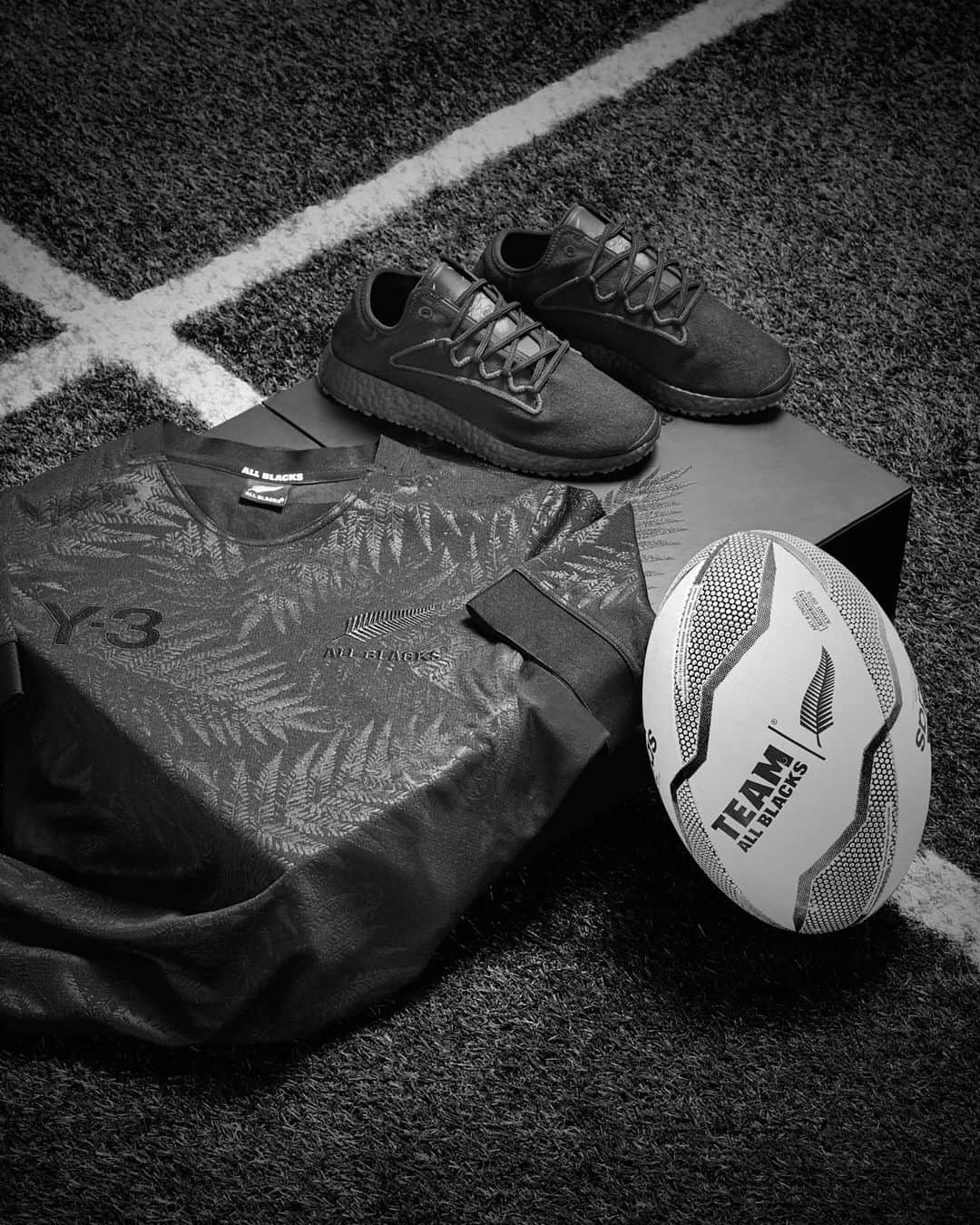 ワイスリーのインスタグラム：「Y-3 Limited-edition collector’s box celebrating @allblacks. ​ Including Y-3 Limited Edition All Blacks Jersey and Y-3 RAITO RACER.​ Available from September 21 exclusively in Japan at Y-3 Omotesando Hills store,@isetanmens_contemporary, @________gr8 and in New Zealand @loadednz​ ---​ #adidas #Y3 #YohjiYamamoto ​ Discover more at Y-3.com」