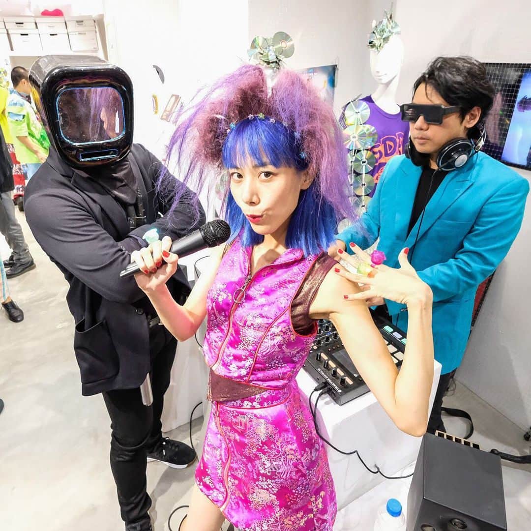 Laforet HARAJUKUさんのインスタグラム写真 - (Laforet HARAJUKUInstagram)「2019.09.14 VOGUE FASHION'S NIGHT OUT . #fno #fnojp #fno2019 #voguefashionnightout  #merryjenny #whitegallery #satelliteyoung  #laforet #harajuku #laforetharajuku #ラフォーレ #原宿 #ラフォーレ原宿」9月17日 10時02分 - laforet_h