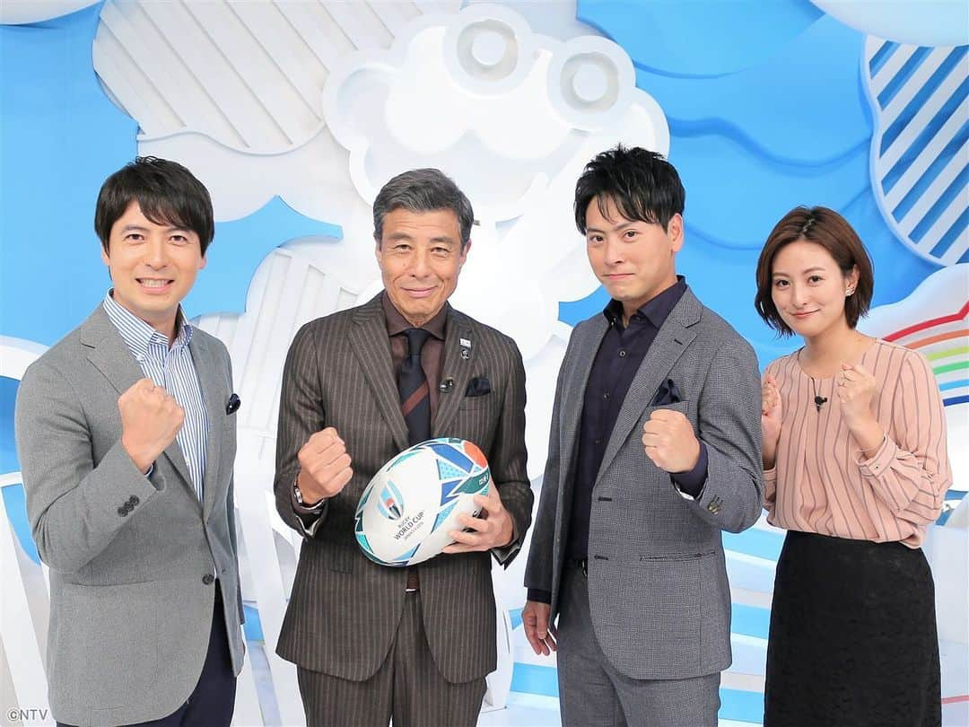 ZIP!さんのインスタグラム写真 - (ZIP!Instagram)「🏉舘さん、登場シーンではZIP!ポーズが出来なくて…『泣かないで』が頭の中で流れましたが… 🌈🤲🏻最後バッチリ決まってよかったです‼️😭 . #9月20日開幕！✨ #ラグビーワールドカップ 2019日本大会🌏 #ラグビー #W杯 #RWC2019 #ラグビーワールドカップ応援団長 #舘ひろし . #山下健二郎 #桝太一 #徳島えりか #ZIP!」9月17日 10時05分 - ntvzip