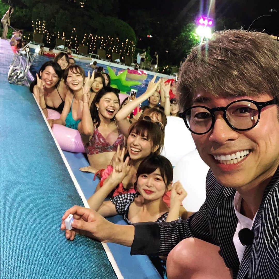 田村淳のインスタグラム：「ナイトプール^_^」
