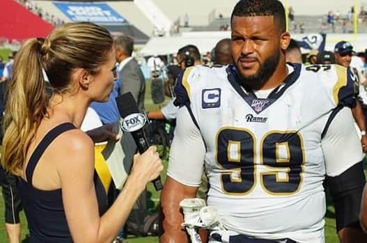 エリン・アンドリューズさんのインスタグラム写真 - (エリン・アンドリューズInstagram)「Week 2 with @nflonfox ! 🏈🏈 @aarondonald99 @rams 📸: @bobridges 👗: @vtrilling 👱🏼‍♀️: @itsryanrandall 💄: @lisaashleybeauty」9月17日 10時13分 - erinandrews