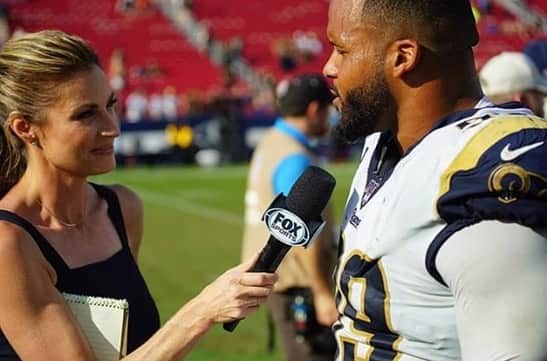 のインスタグラム：「Week 2 with @nflonfox ! 🏈🏈 @aarondonald99 @rams 📸: @bobridges 👗: @vtrilling 👱🏼‍♀️: @itsryanrandall 💄: @lisaashleybeauty」
