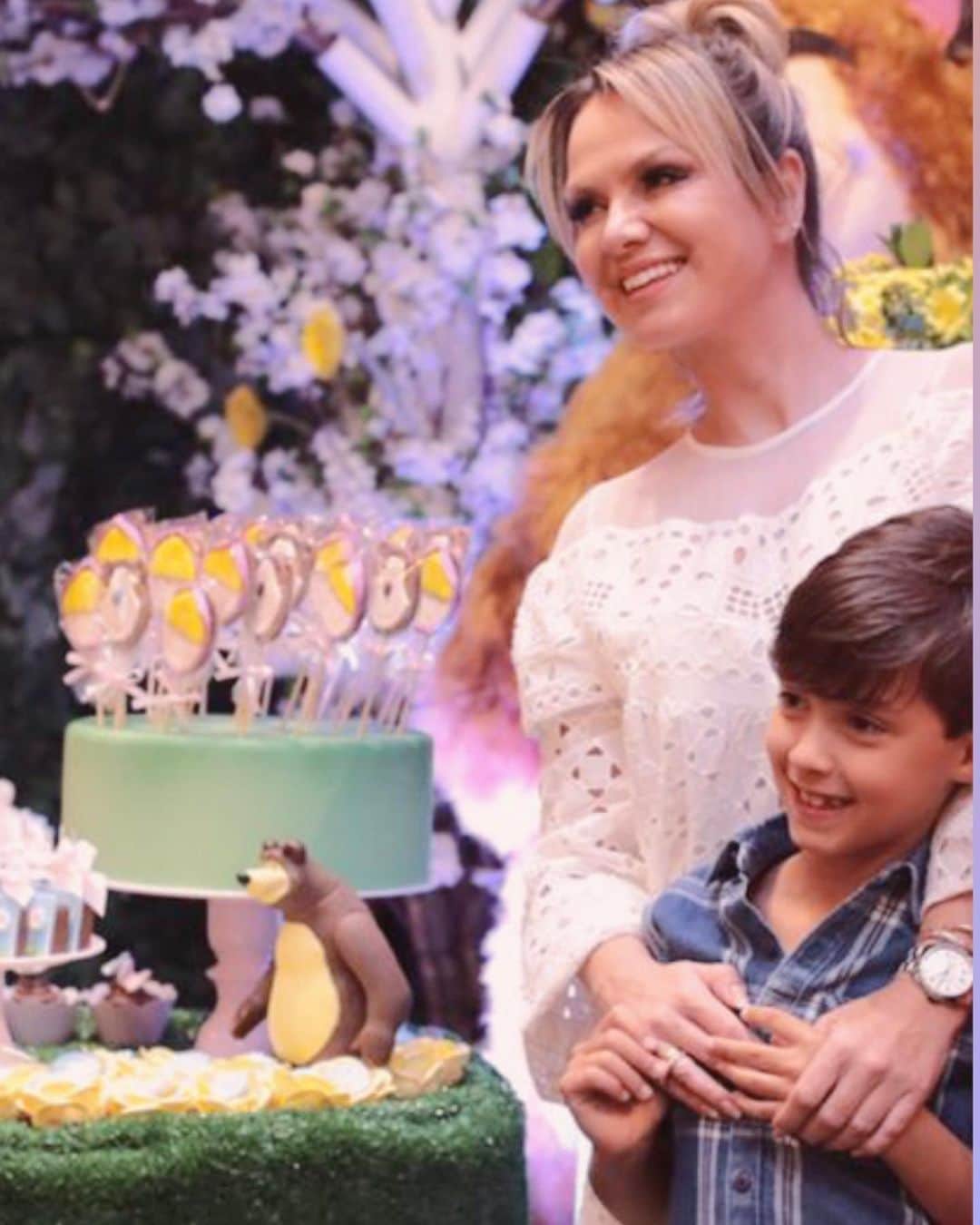 Eliana Michaelichin Bezerraのインスタグラム：「Meu gatinho e meu gato💕#truelove #maedemenino #maedemenina #familia #obrigadadeus #thankgod」