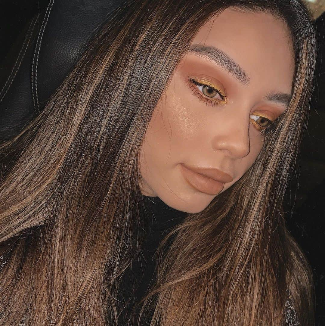 JANICE JOOSTEMAさんのインスタグラム写真 - (JANICE JOOSTEMAInstagram)「Current Fall Makeup Look 🍂  And guess what guys... Its on YouTube.. which means I’m back for good. Link in bio MAKEUP DETAILS: 💄 EYES: @kkwbeauty Sooo Fire Palette in ‘Fire’ and ‘Golden Ember’  HIGHLIGHT: @lauramercier Translucent Loose Powder Glow  LIPS: @kkwbeauty Sooo Fire Palette in ‘Crater of Hekla’  BROWS: @lauramercier Brow Pencil」9月17日 10時50分 - janicejoostemaa