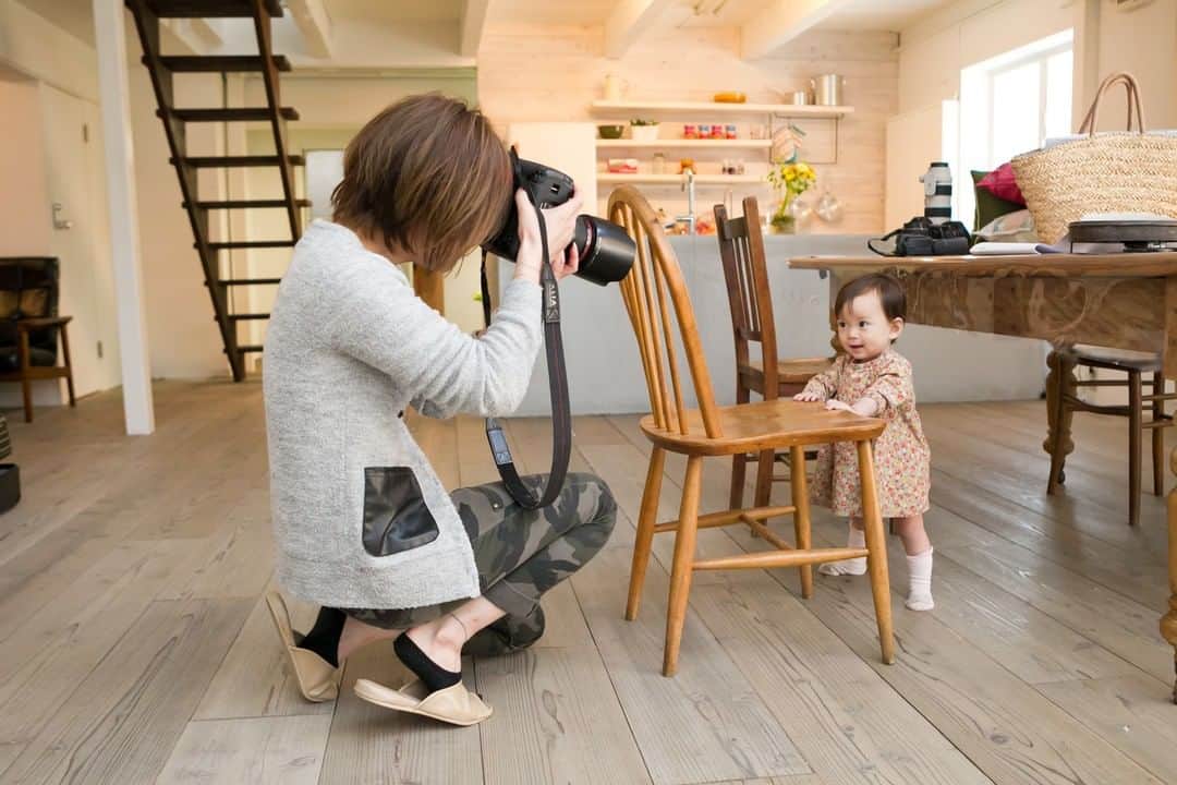 Honda 本田技研工業(株)さんのインスタグラム写真 - (Honda 本田技研工業(株)Instagram)「ママの写真撮影のお悩みを解決！⠀ .⠀ #写真 #photo #honda #HondaKids #ママ #子ども #カメラ⠀ .⠀ 本アカウントでは、「 #MeandHonda 」をつけてInstagramに投稿された皆さんのHonda製品を取り入れた素敵な写真もご紹介していきます。たくさんのご投稿をお待ちしております。」9月17日 11時00分 - hondajp