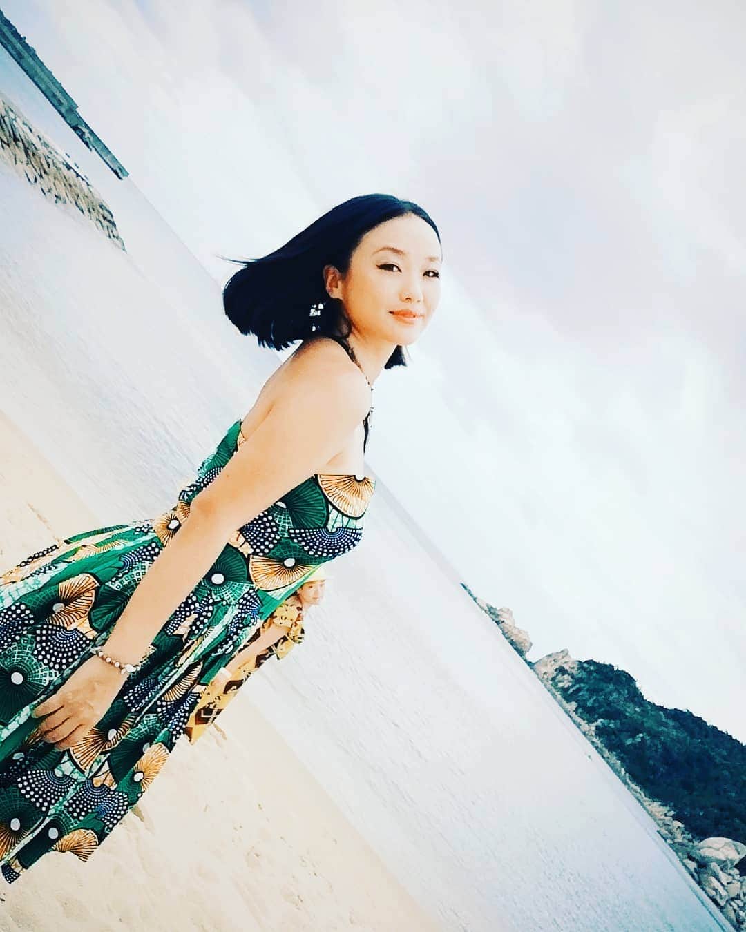 COMA-CHIのインスタグラム：「不定期開催コマチバー・星読み酒場「STAR BAR」in石垣島、 今週土日(9/21,22)の2日間！久々オープンします☆ 18:00~24:00 @azzurra.ishigaki  さんの2階です💗 ・ この写真に隠れているマイシスターを見つけられるかな？😹」