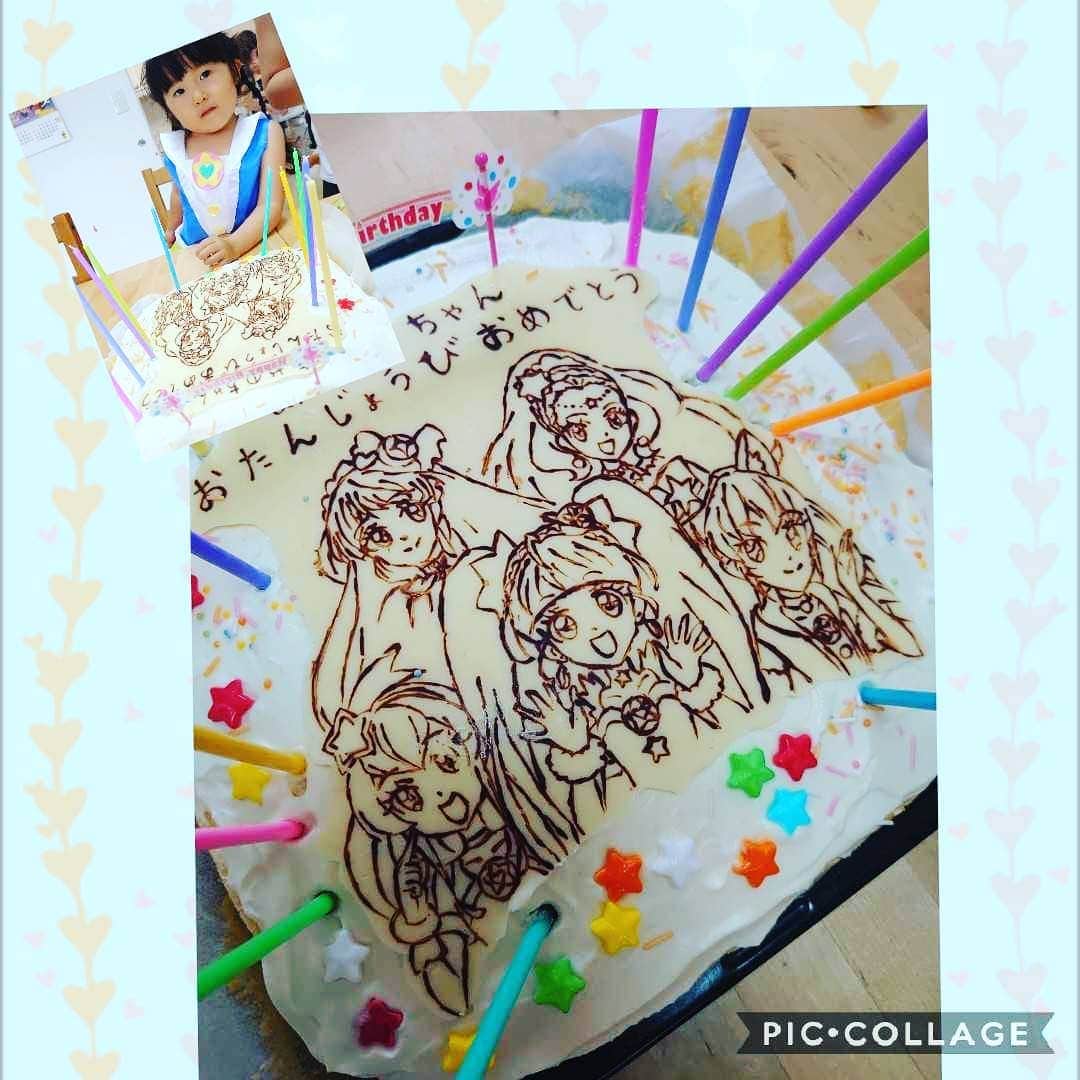 のインスタグラム：「娘4歳なりました。プリキュアの絵を書くのに5時間かかりました。ケーキの飾り付けは娘ちゃん。ロウソク多いだろw　推しメンはキュアコスモだそうです。 #お誕生日おめでとう #誕生日ケーキ #スタートゥインクルプリキュア #プリキュアコスプレ #キュアコスモ」