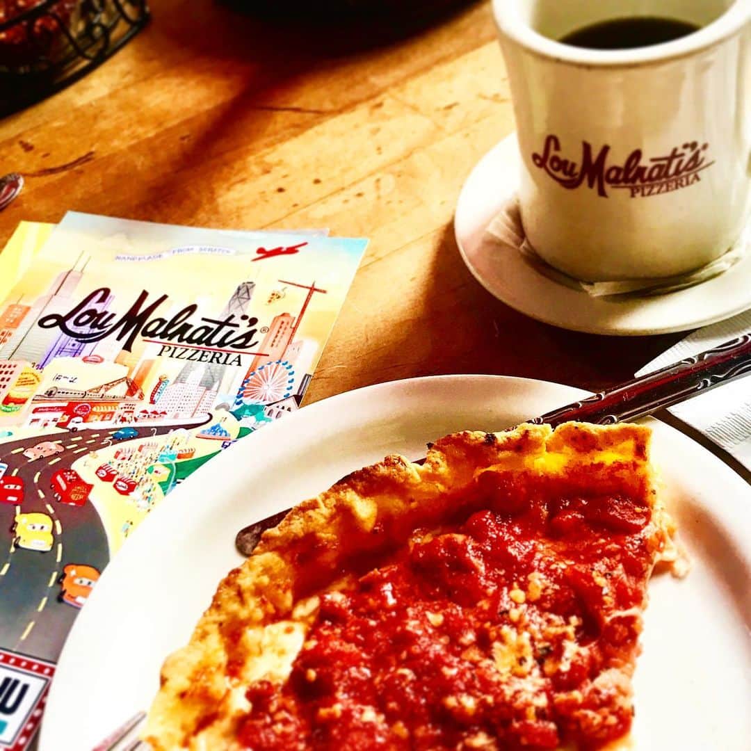 川原亜矢子のインスタグラム：「Chicago's first deep dish pizzeria 🍕 #pizza #chicago #restaurant #delicous #シカゴピザ #美味しい #ayakokawahara #川原亜矢子」