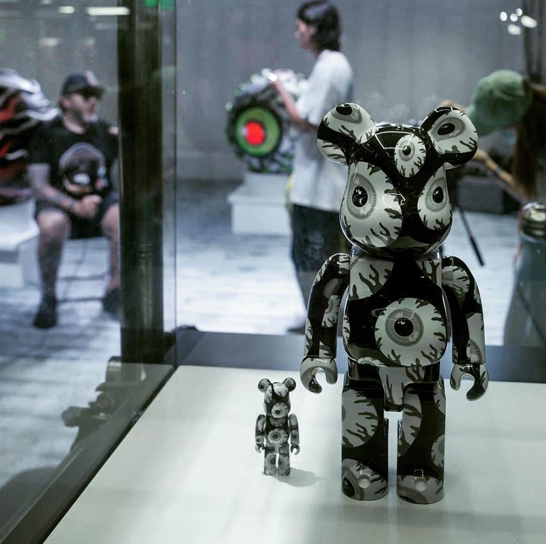 のインスタグラム：「@gregmishka interviewed by #Chinese blog @ckoome about the future of #mishka as well as our booth @yohood_official the @medicom_toy keep watch 400% & 100% #bearbrick set drops in #december 📷 by @balabalagu」