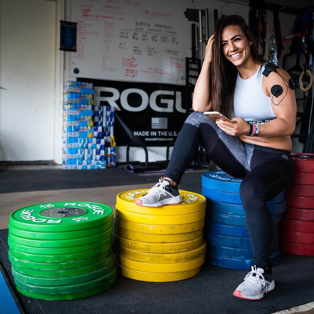 Camille Leblanc-Bazinetさんのインスタグラム写真 - (Camille Leblanc-BazinetInstagram)「@mypowerdot keeping my shoulder healthy since my surgery!!! “  If you struggle with muscle activation and recovery this should be in your gym bag!!! “ 1- put it on 2- choose your setting 3- let it do its magic 🙌🏽⭐️ “  Get yours at PowerDot.com 👊🏽🔥🔥」9月17日 11時35分 - camillelbaz