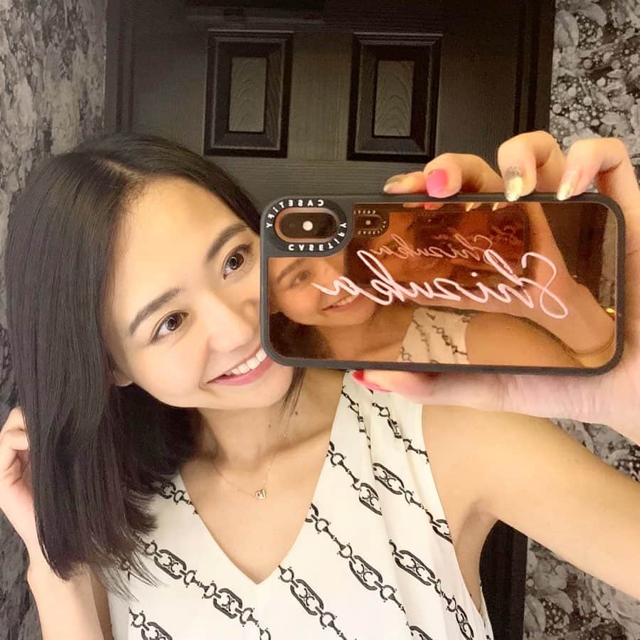 のインスタグラム：「@casetify_jp さんのケースが可愛くてつい撮っちゃう📸❤️ #caseiphone #mirror #casetify #caseiphoneten #selfie #selca #stateyourcase #casetifyミラーケース #셀피 #셀카 #ミラーケース  #ミラーになってて可愛いのよ #自分の名前入り #鏡にもなるからすごくいい #持ち歩くのも楽しいのです❤️ #オススメケース」