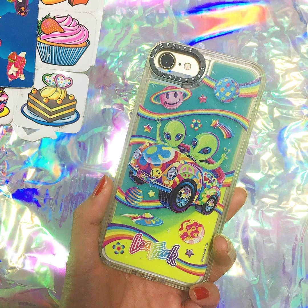 Momoさんのインスタグラム写真 - (MomoInstagram)「🆕👽🌈📱🛸🍕 💖Lisa Frank Alien💖 他の柄も可愛くて、迷って迷ってコレ👽 中の砂の色も選べるし、スパンコールバージョンもかわいいし、、、、追いケースしよ🥳✌🏻 ㅤㅤㅤㅤㅤㅤㅤㅤㅤㅤ #LisaFrankxCASETiFY #LisaFrank #CASETiFY」9月17日 11時52分 - m_o_m_o_e